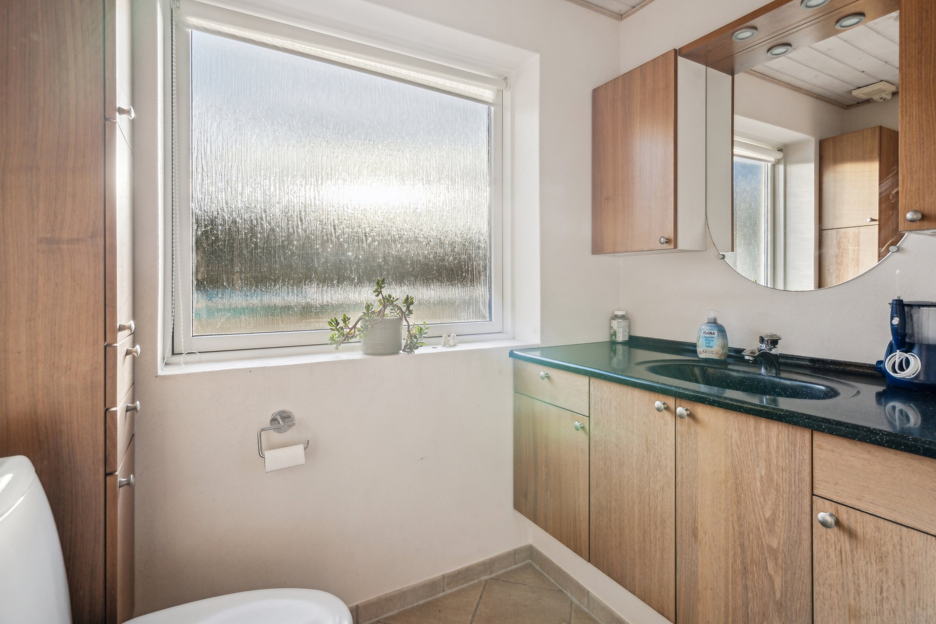 Fremhævet badeværelse billede i fuldskærmstilstand. Billede af Dyrkobbel 148, 6300 Gråsten