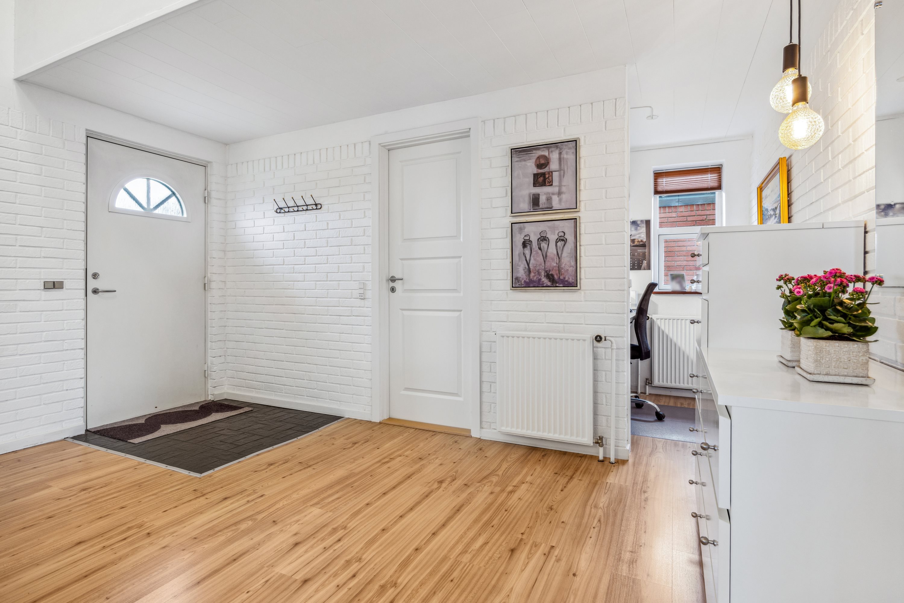 Fremhævet hall billede i fuldskærmstilstand. Billede af Tranekær 48, Vester Hassing, 9310 Vodskov