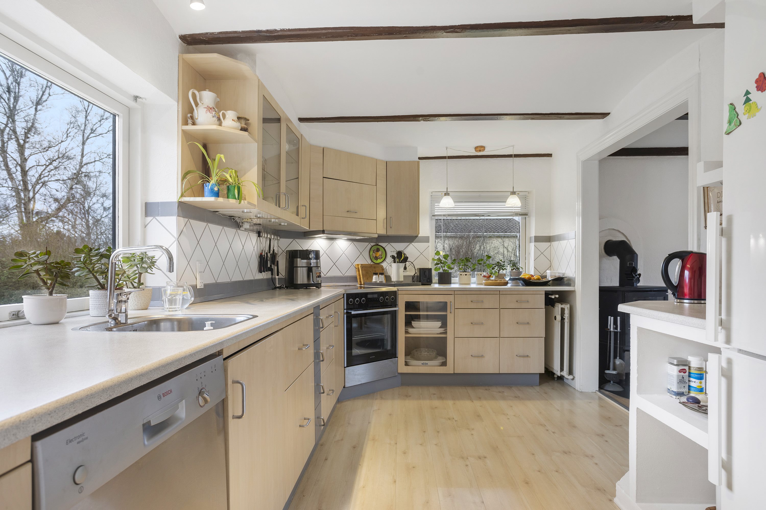 Fremhævet køkken billede i fuldskærmstilstand. Billede af Smedegårdsvej 14, Voerså, 9300 Sæby