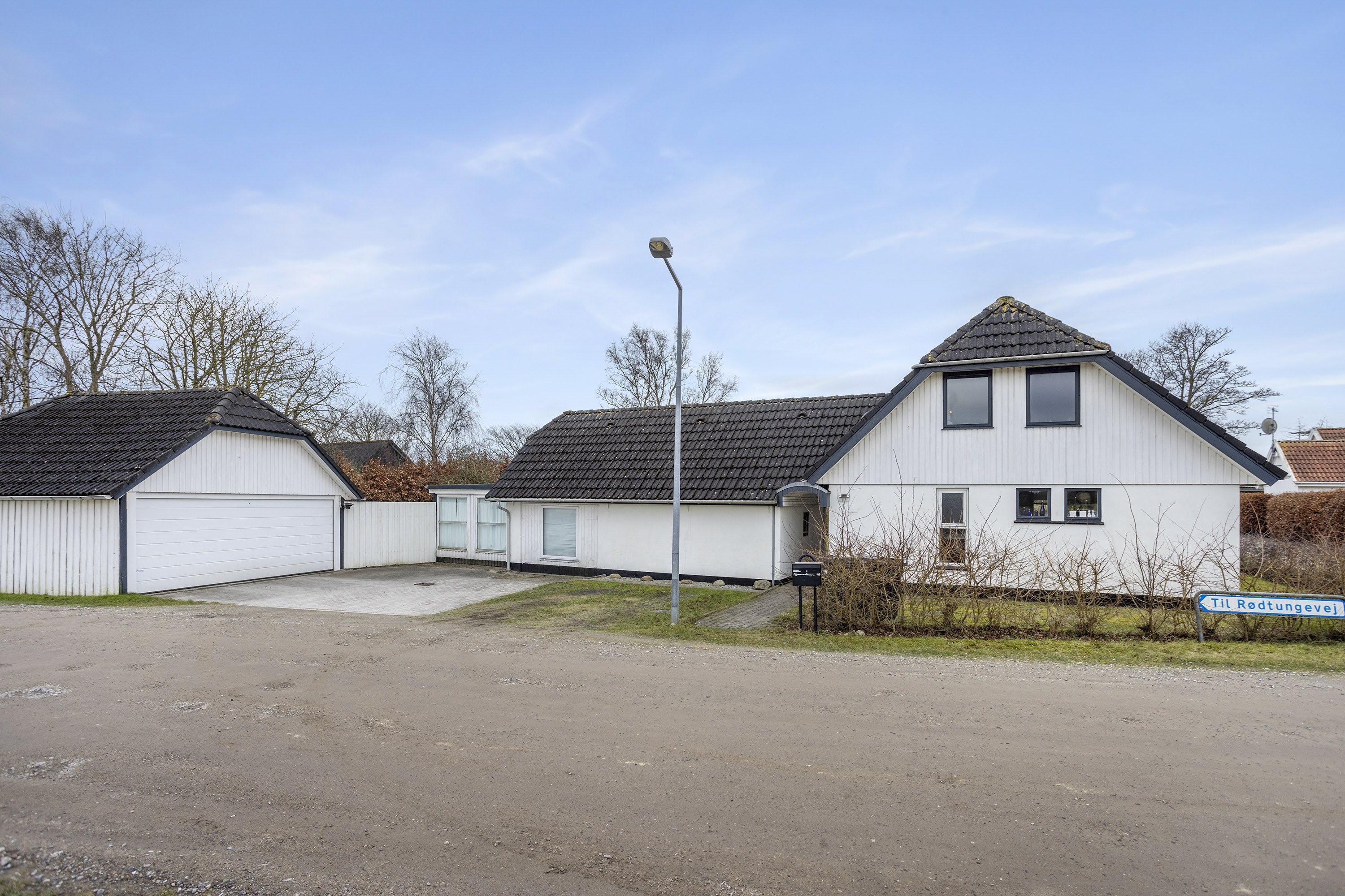 Fremhævet set fra vejen billede i fuldskærmstilstand. Billede af Smedegårdsvej 14, Voerså, 9300 Sæby