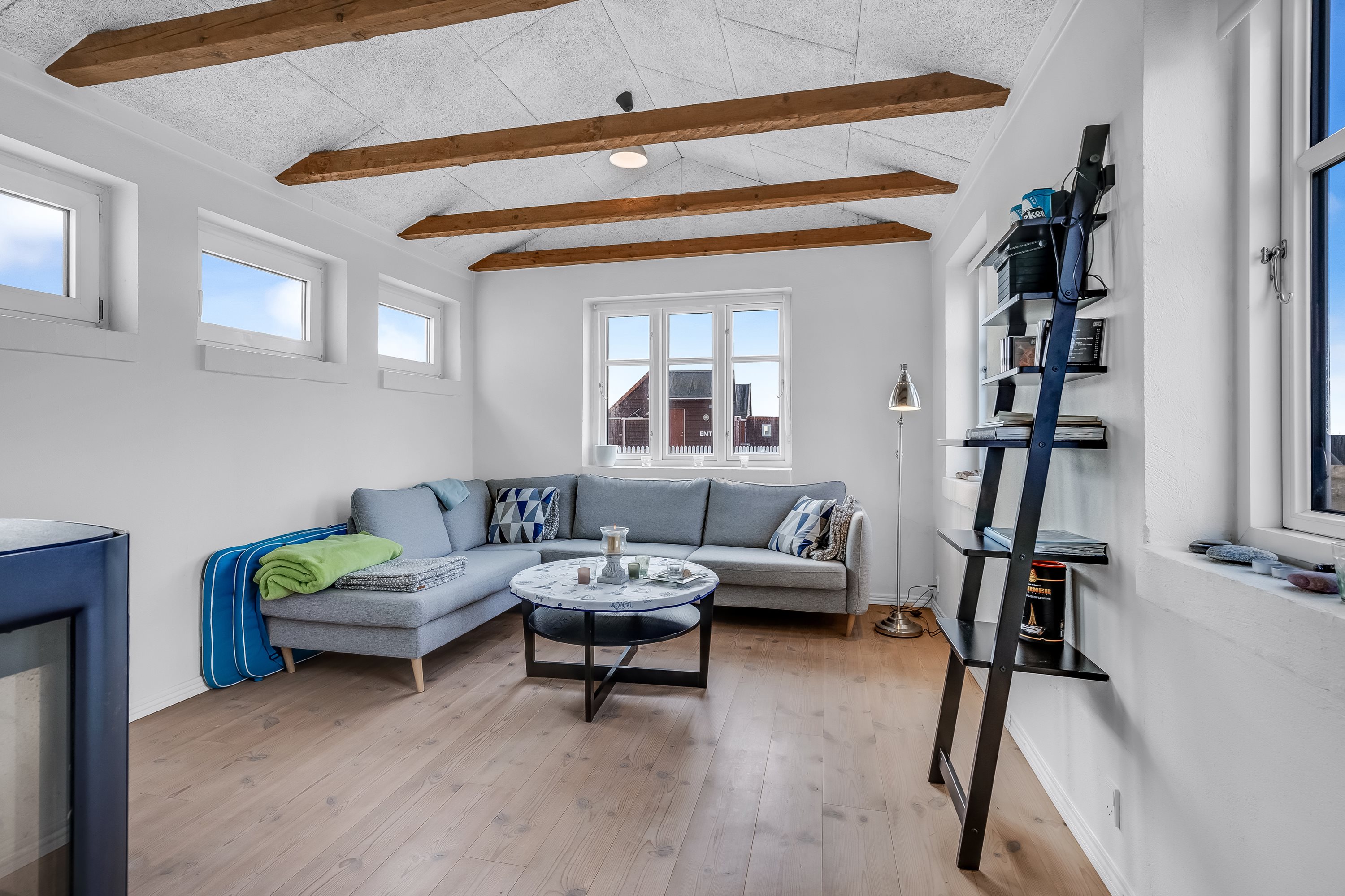 Fremhævet stue billede i fuldskærmstilstand. Billede af Vesterhavsgade 1, Ferring, 7620 Lemvig