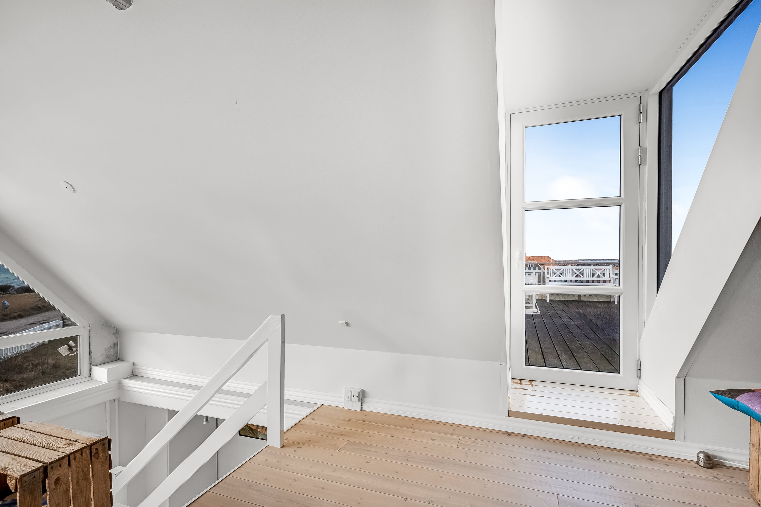 Fremhævet stue billede i fuldskærmstilstand. Billede af Vesterhavsgade 1, Ferring, 7620 Lemvig