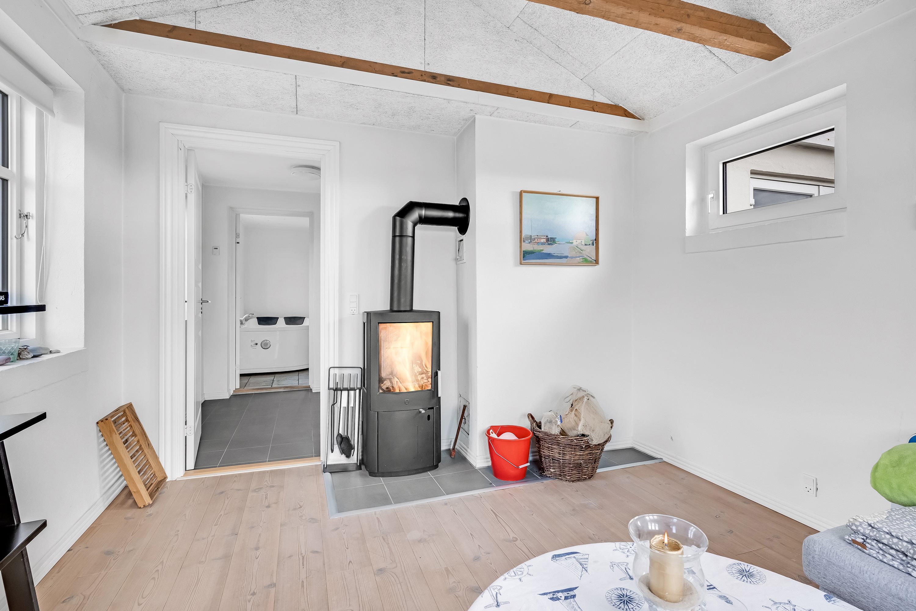 Fremhævet stue billede i fuldskærmstilstand. Billede af Vesterhavsgade 1, Ferring, 7620 Lemvig