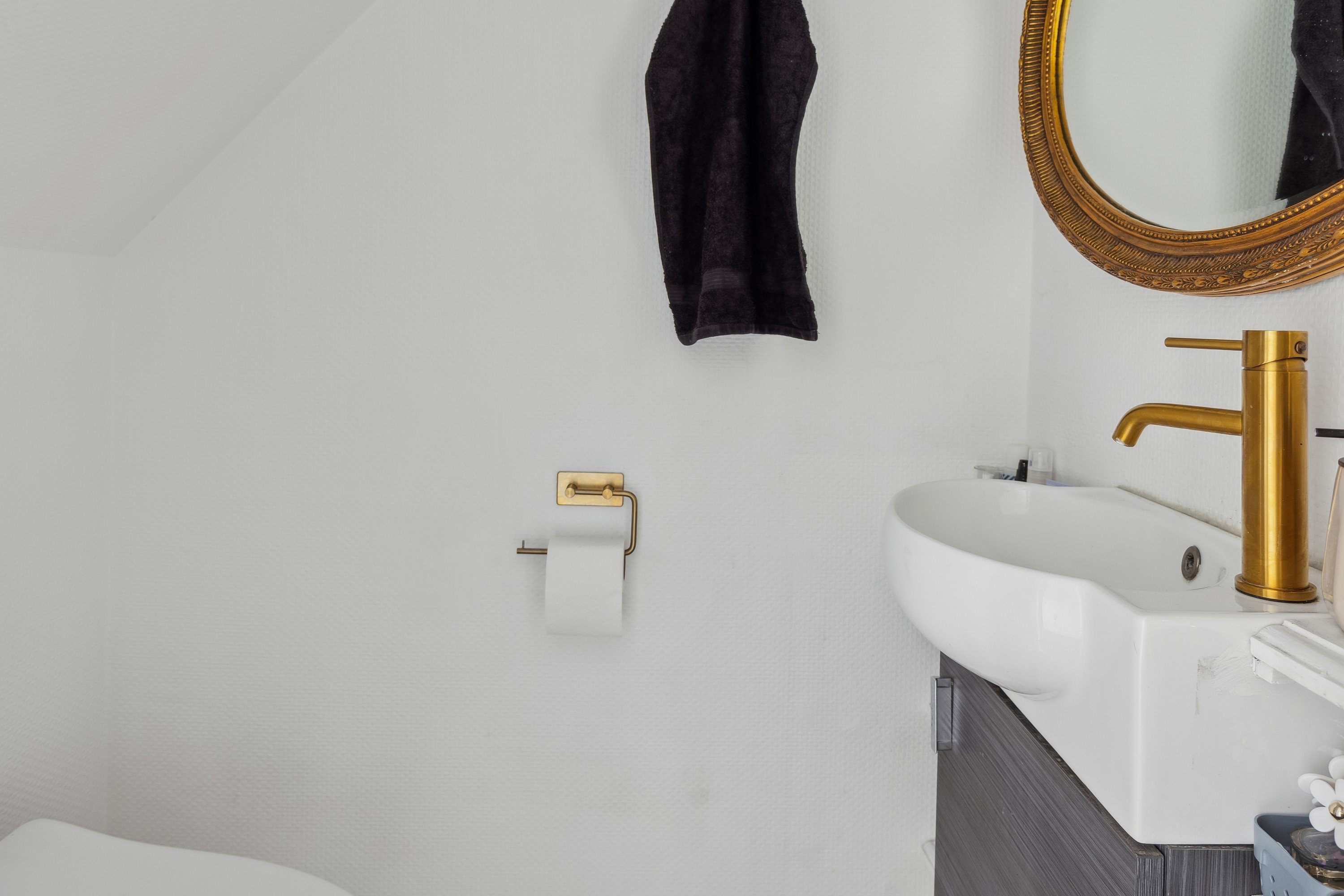 Fremhævet toilet billede i fuldskærmstilstand. Billede af Hovedgaden 109, 4295 Stenlille