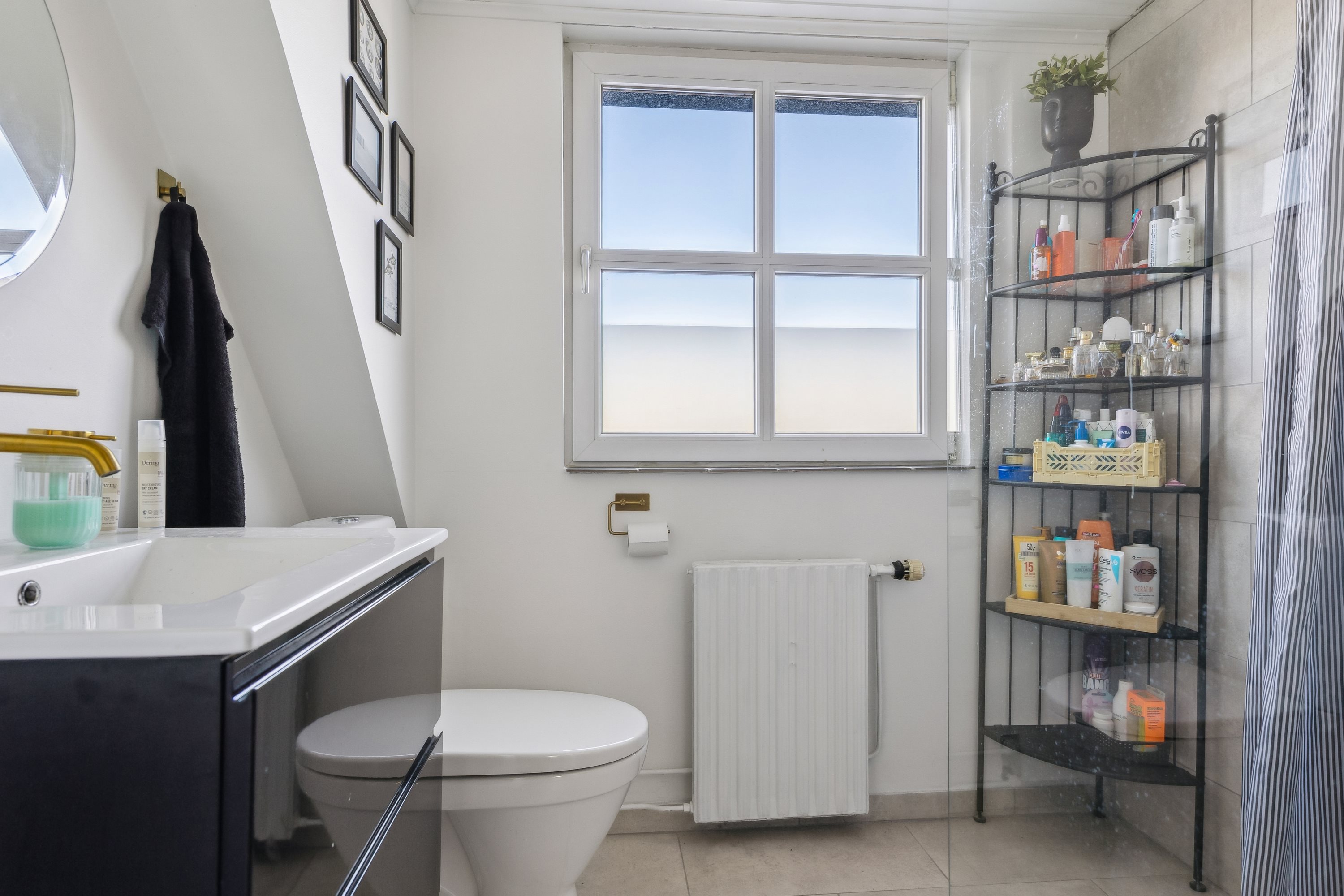 Fremhævet badeværelse billede i fuldskærmstilstand. Billede af Hovedgaden 109, 4295 Stenlille