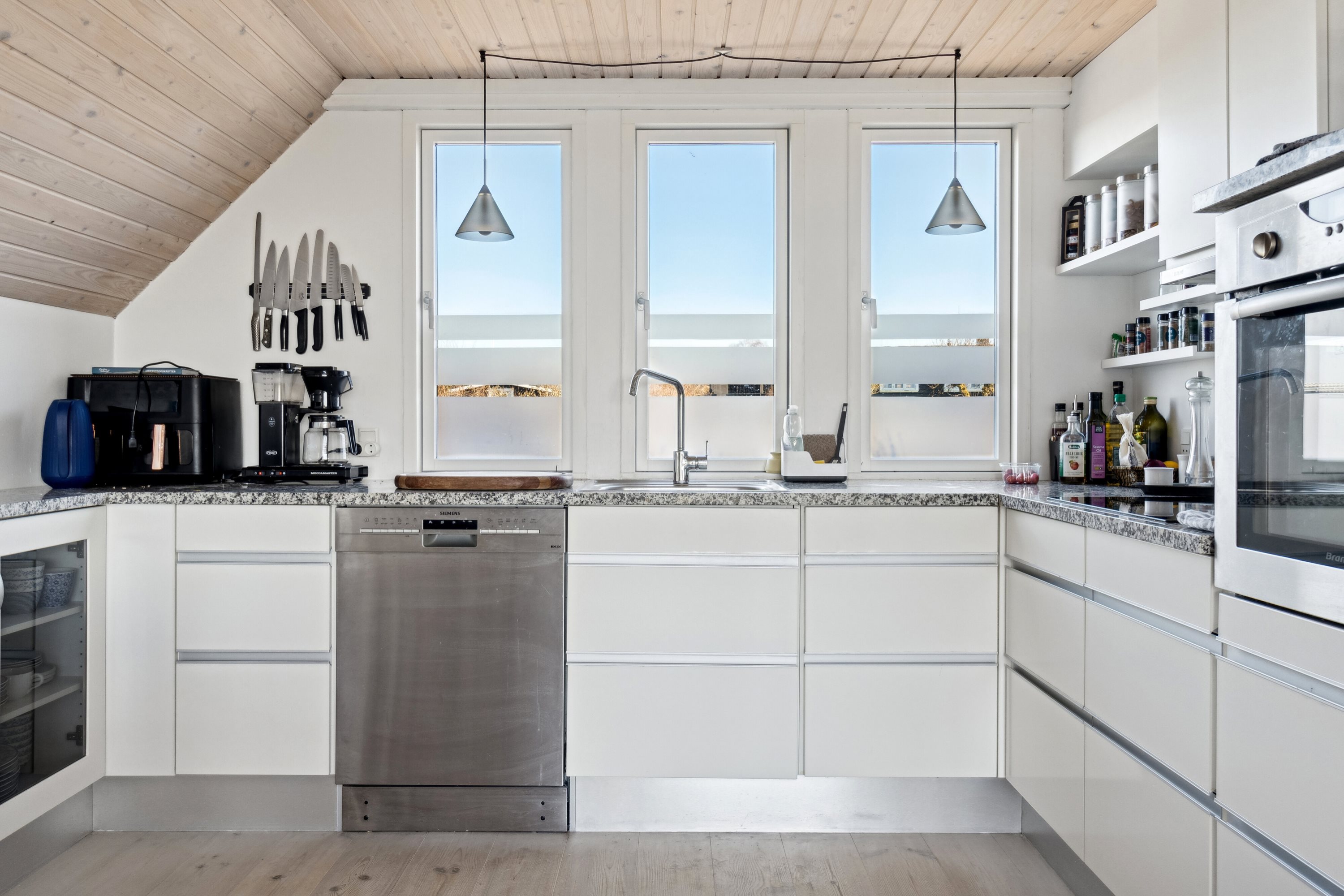 Fremhævet køkken billede i fuldskærmstilstand. Billede af Dansvej 1, Drøsselbjerg, 4200 Slagelse