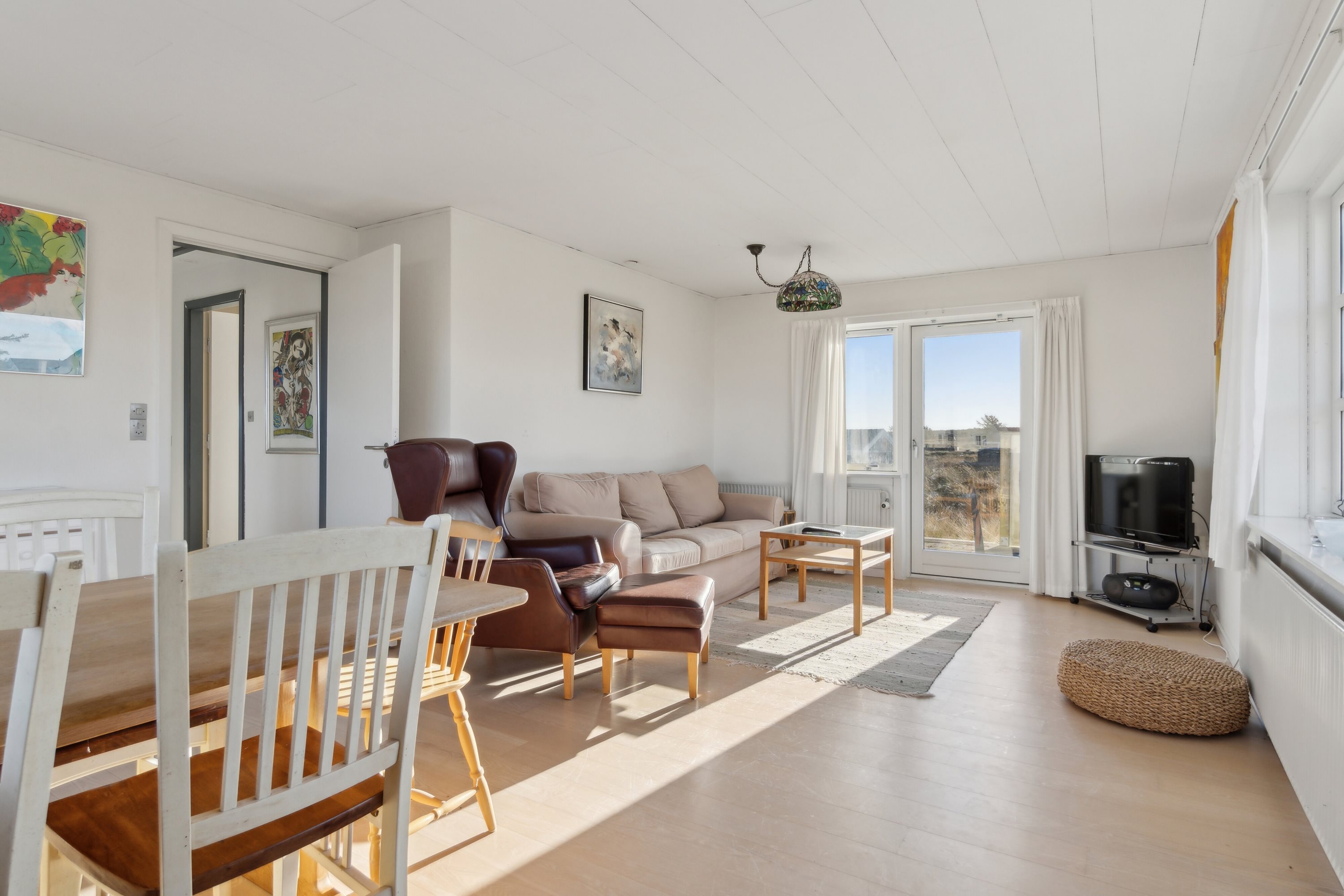 Fremhævet stue billede i fuldskærmstilstand. Billede af Sandnæshagevej 10, Lildstrand, 7741 Frøstrup