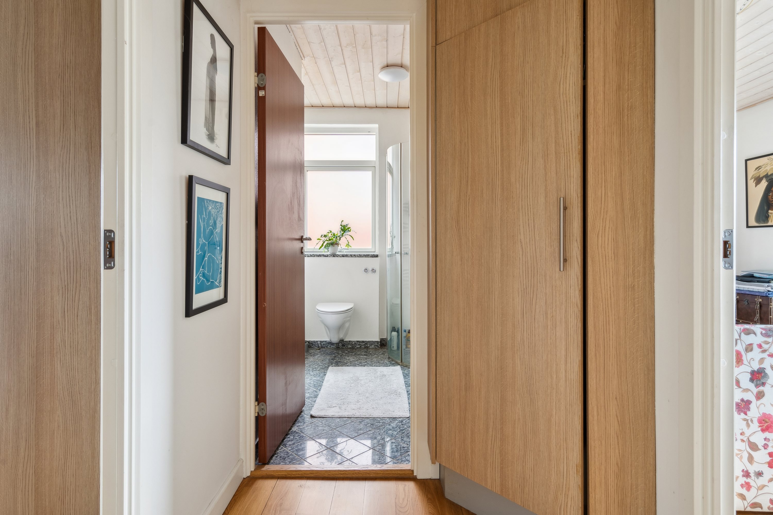 Fremhævet gang billede i fuldskærmstilstand. Billede af Springvandspladsen 4, Als, 9560 Hadsund