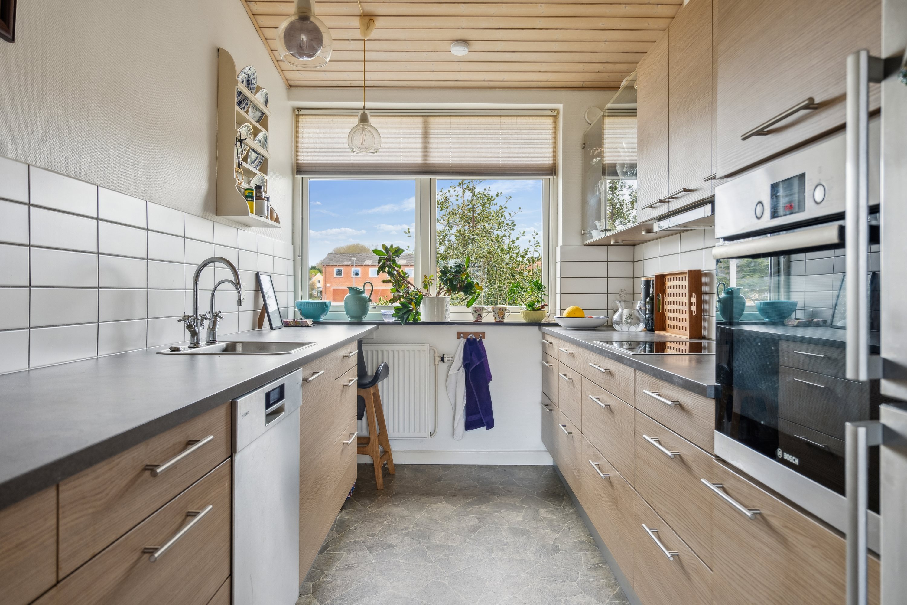 Fremhævet køkken billede i fuldskærmstilstand. Billede af Springvandspladsen 4, Als, 9560 Hadsund