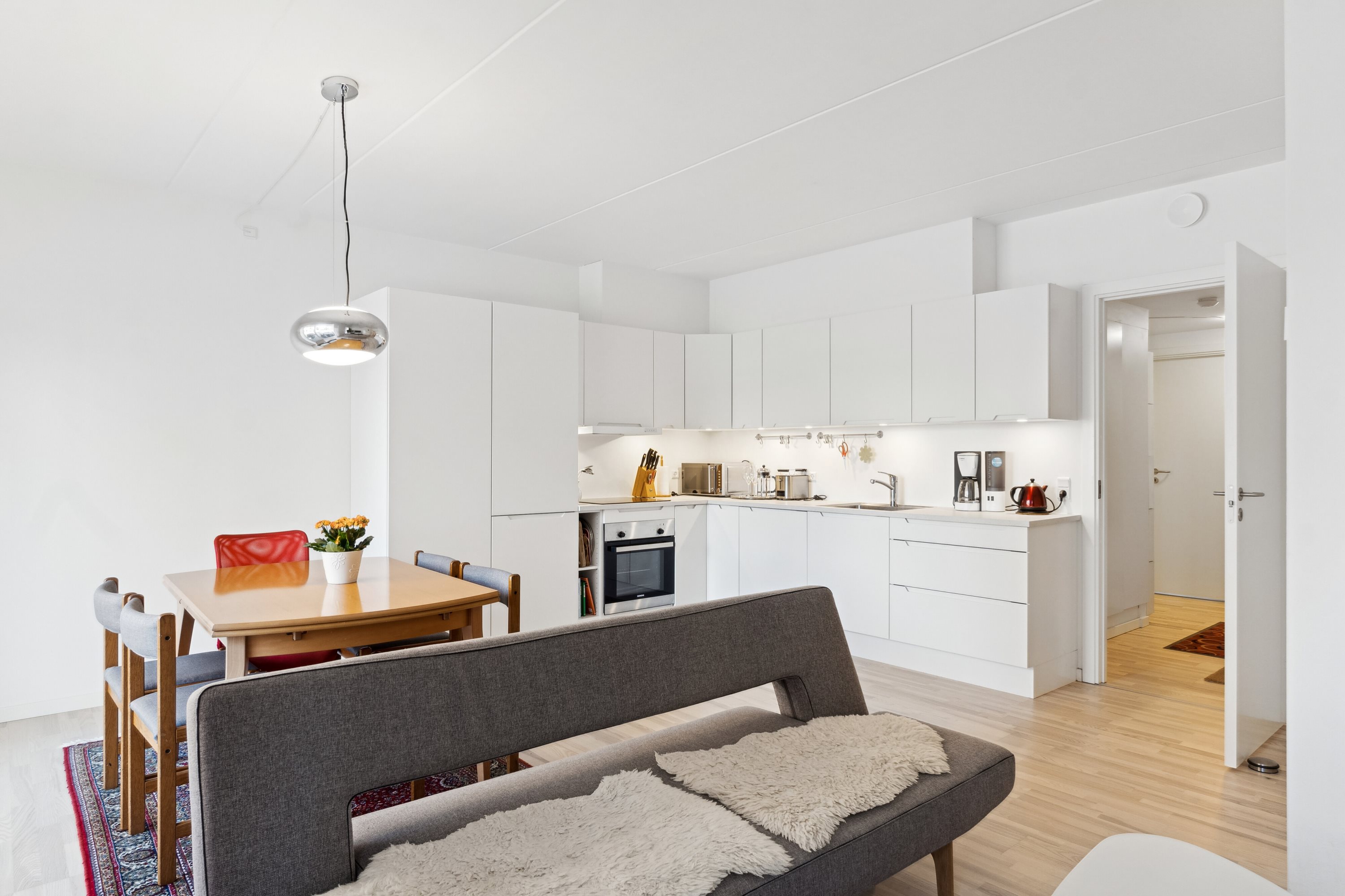 Miniaturebillede 1: stue. Billede af Kirkebjerg Parkvej 10D, st.. th., 2605 Brøndby