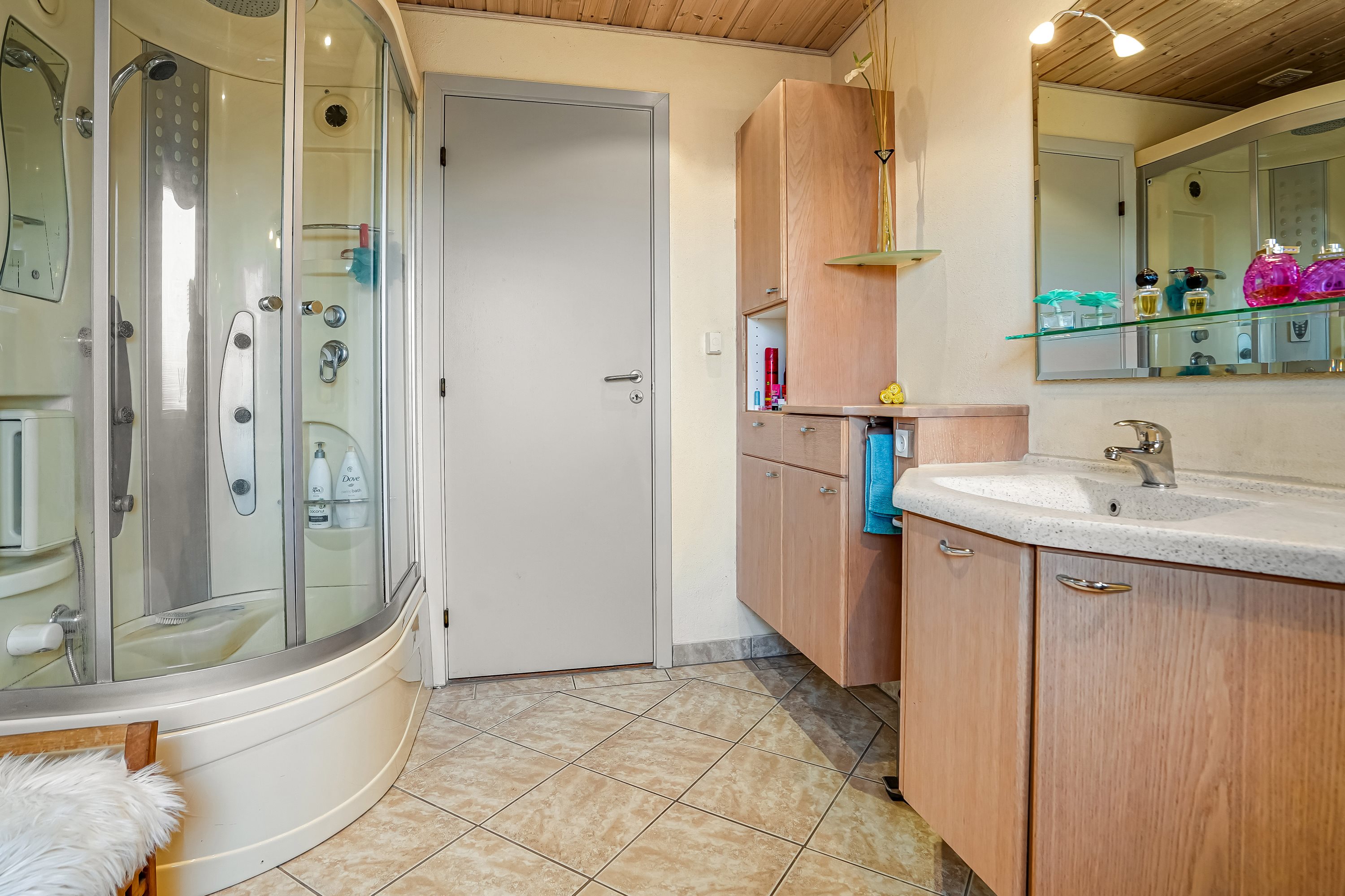 Fremhævet badeværelse billede i fuldskærmstilstand. Billede af Åbrinken 15, Dortheasminde, 7171 Uldum