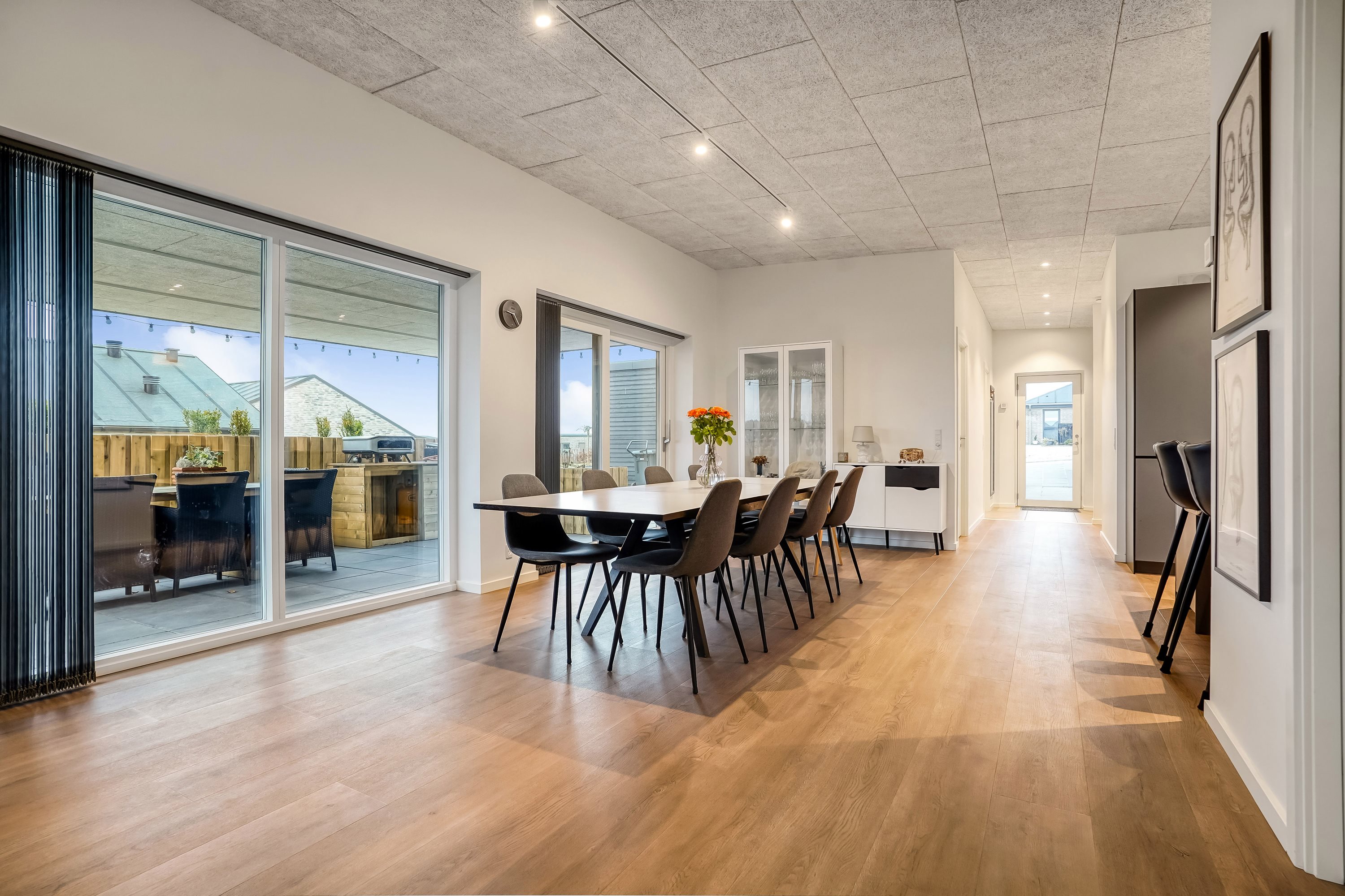 Fremhævet stue billede i fuldskærmstilstand. Billede af Ring Søpark 27, 8740 Brædstrup