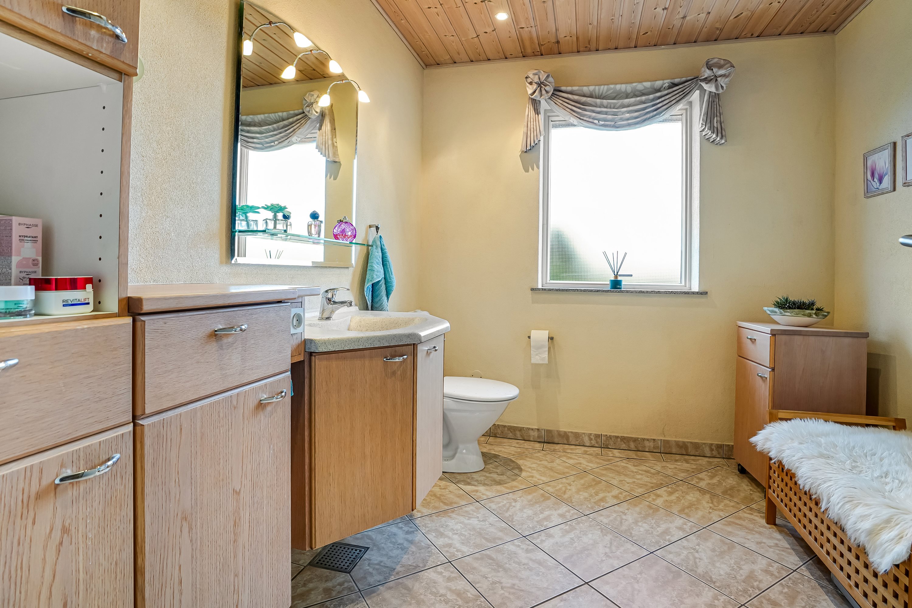 Fremhævet toilet billede i fuldskærmstilstand. Billede af Åbrinken 15, Dortheasminde, 7171 Uldum