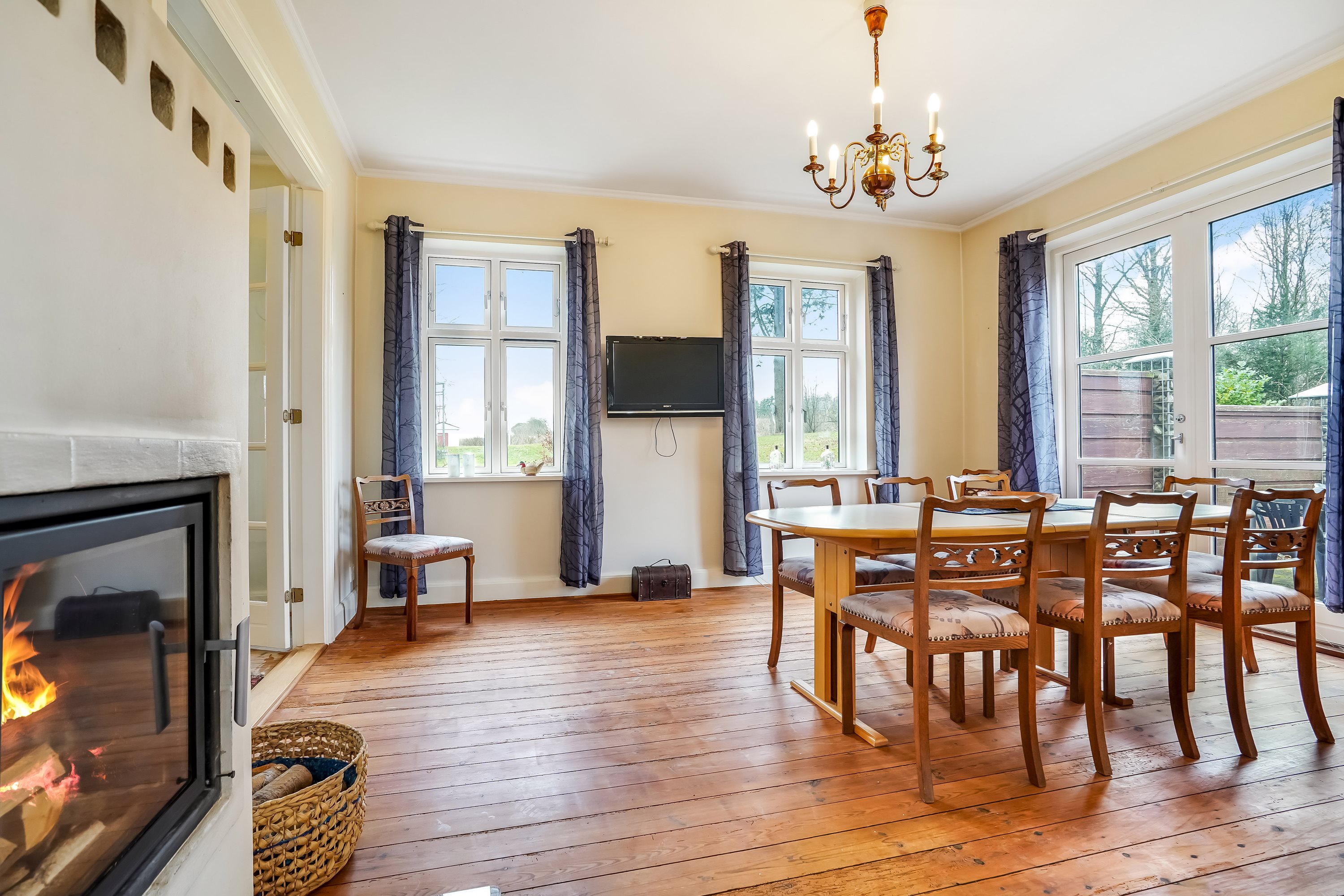 Fremhævet stue billede i fuldskærmstilstand. Billede af Odensevej 126, Skallebølle, 5492 Vissenbjerg