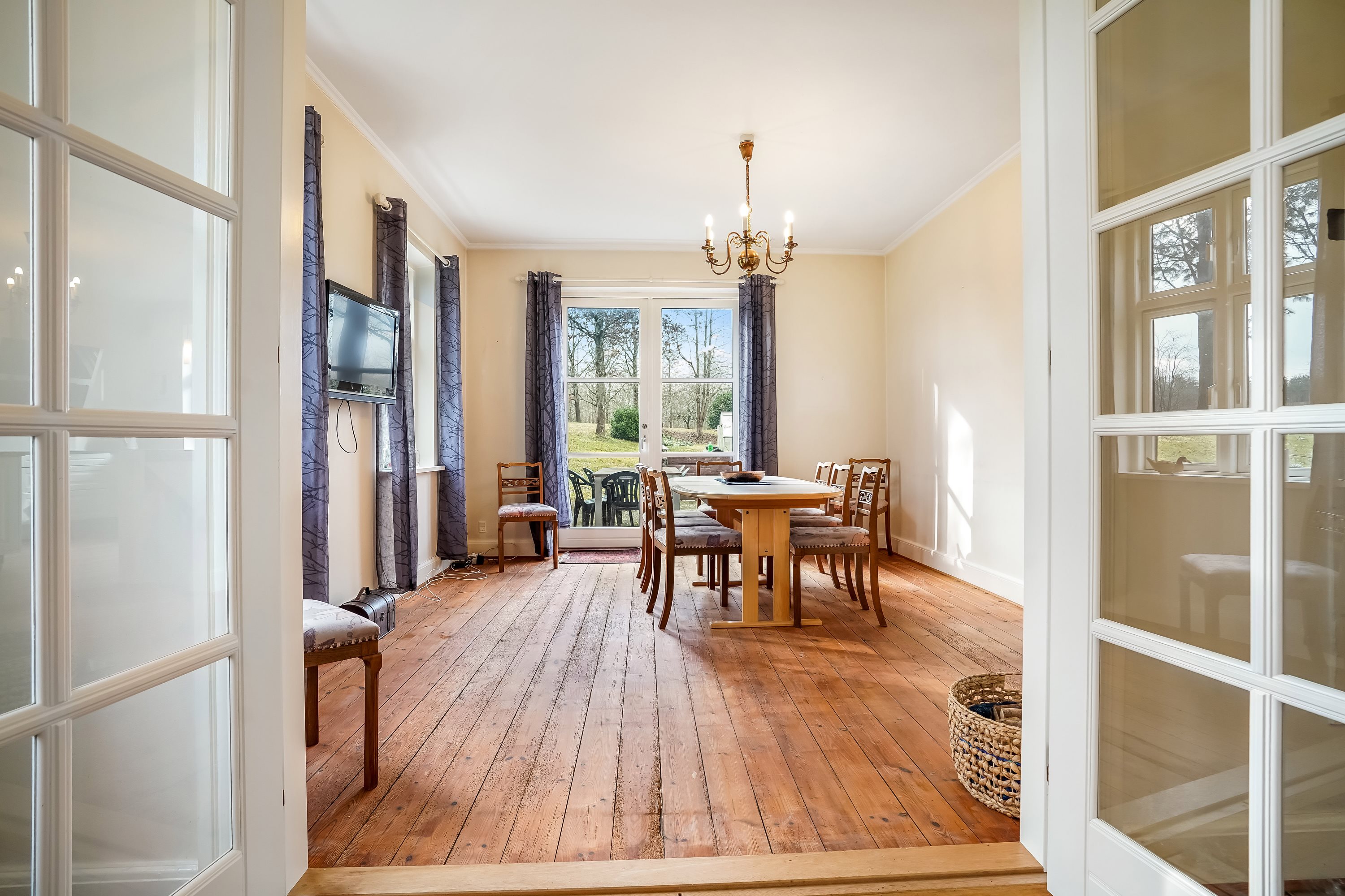 Fremhævet stue billede i fuldskærmstilstand. Billede af Odensevej 126, Skallebølle, 5492 Vissenbjerg