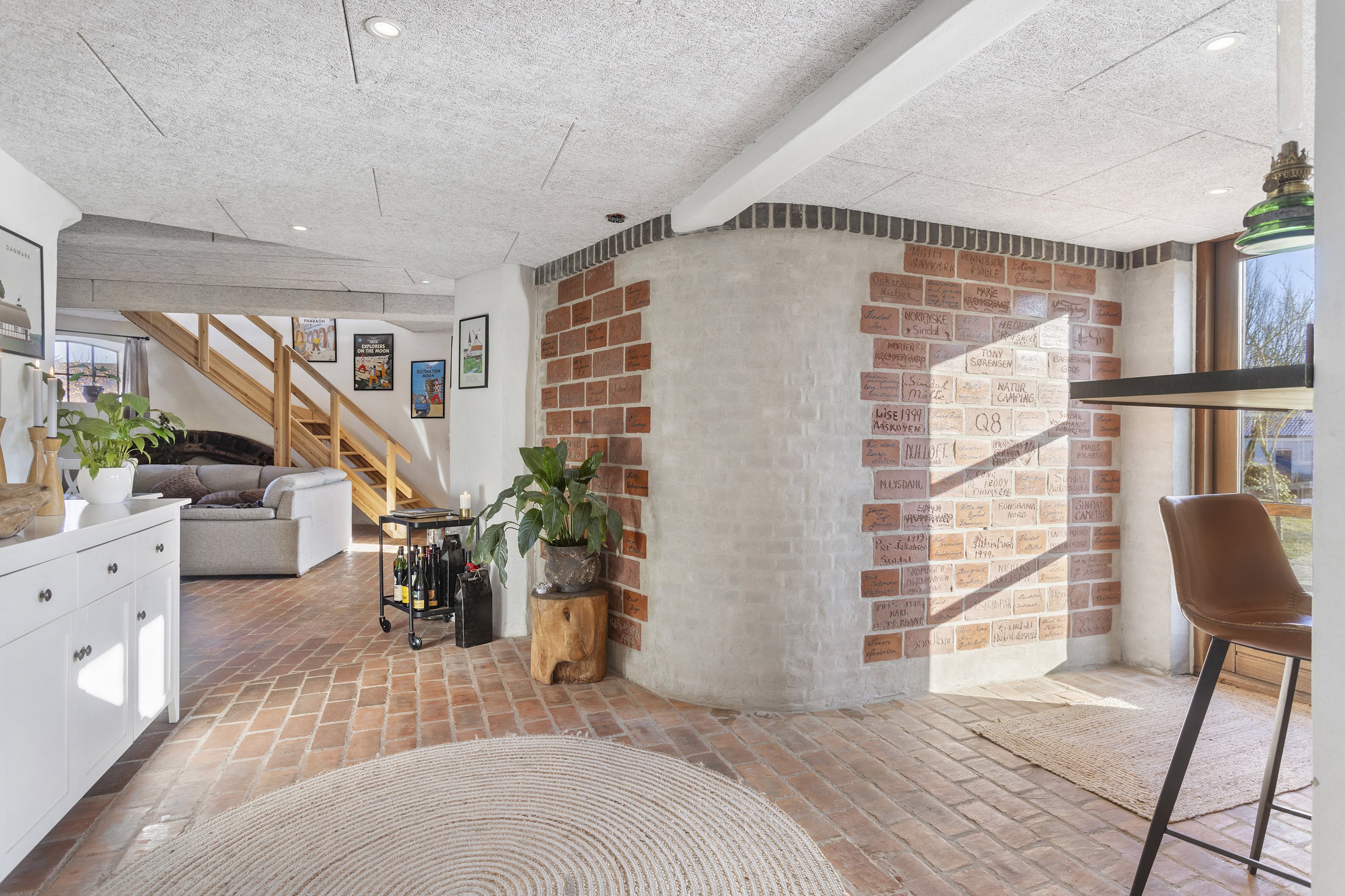 Fremhævet stue billede i fuldskærmstilstand. Billede af Møllebakken 11A, 9870 Sindal