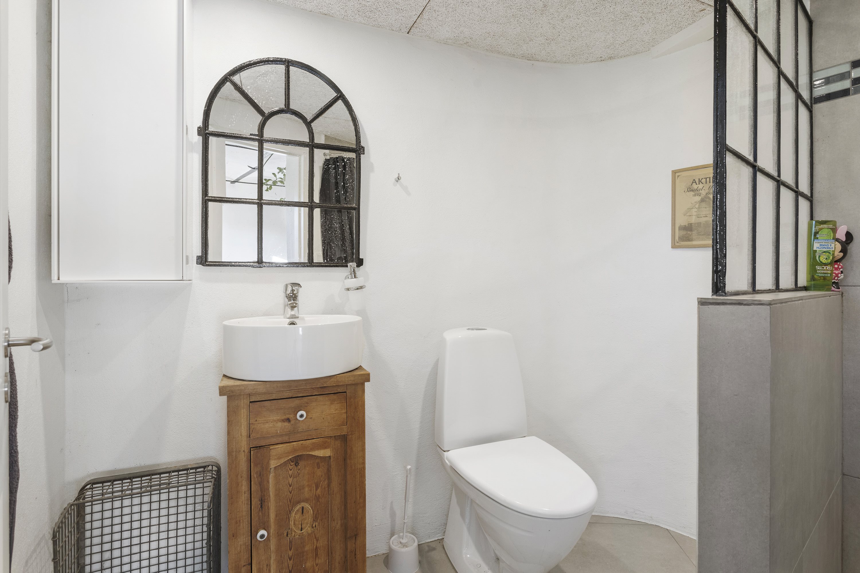 Fremhævet badeværelse billede i fuldskærmstilstand. Billede af Møllebakken 11A, 9870 Sindal