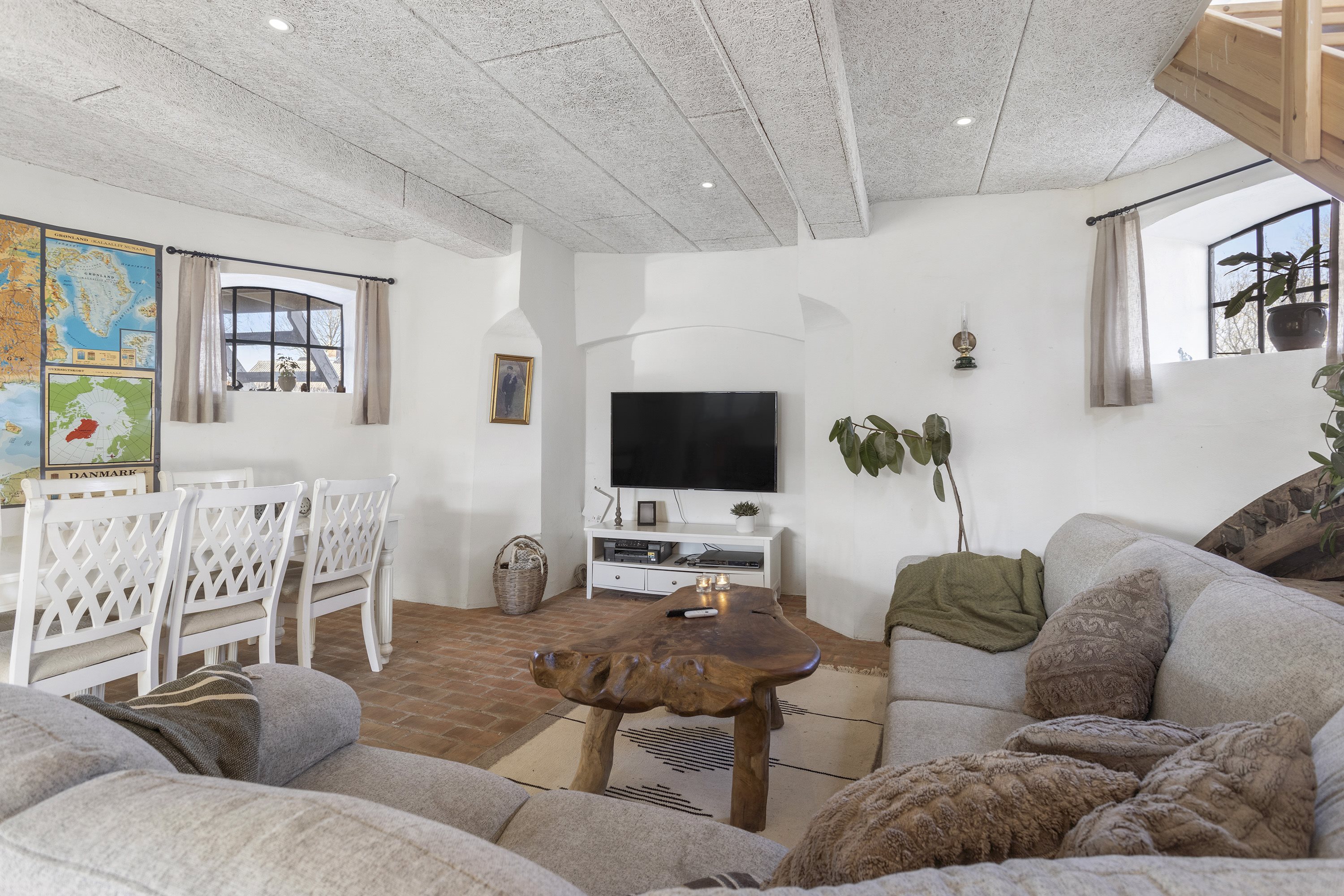 Fremhævet stue billede i fuldskærmstilstand. Billede af Møllebakken 11A, 9870 Sindal