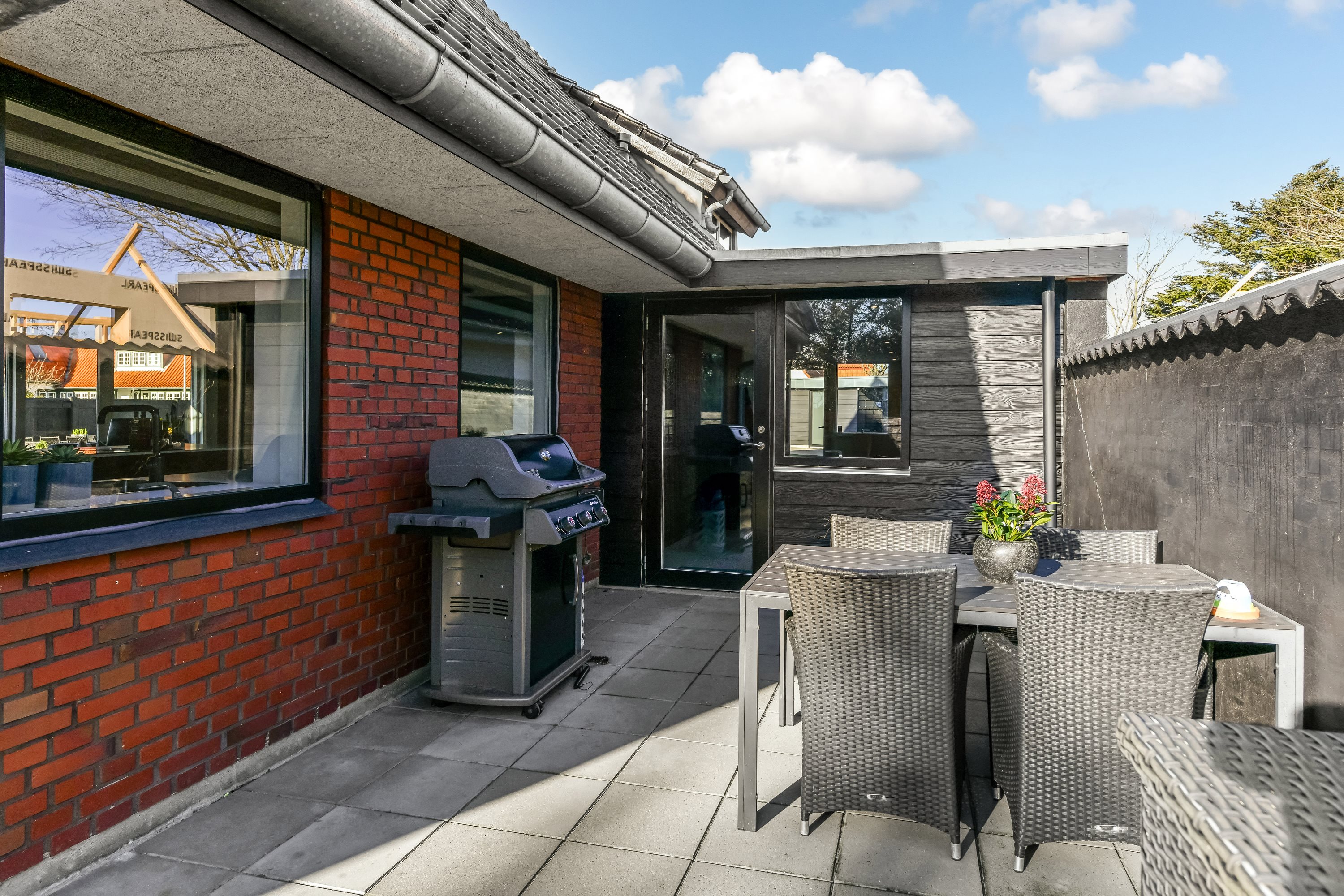 Fremhævet terrasse billede i fuldskærmstilstand. Billede af Hjerting Strandvej 62, Hjerting, 6710 Esbjerg V