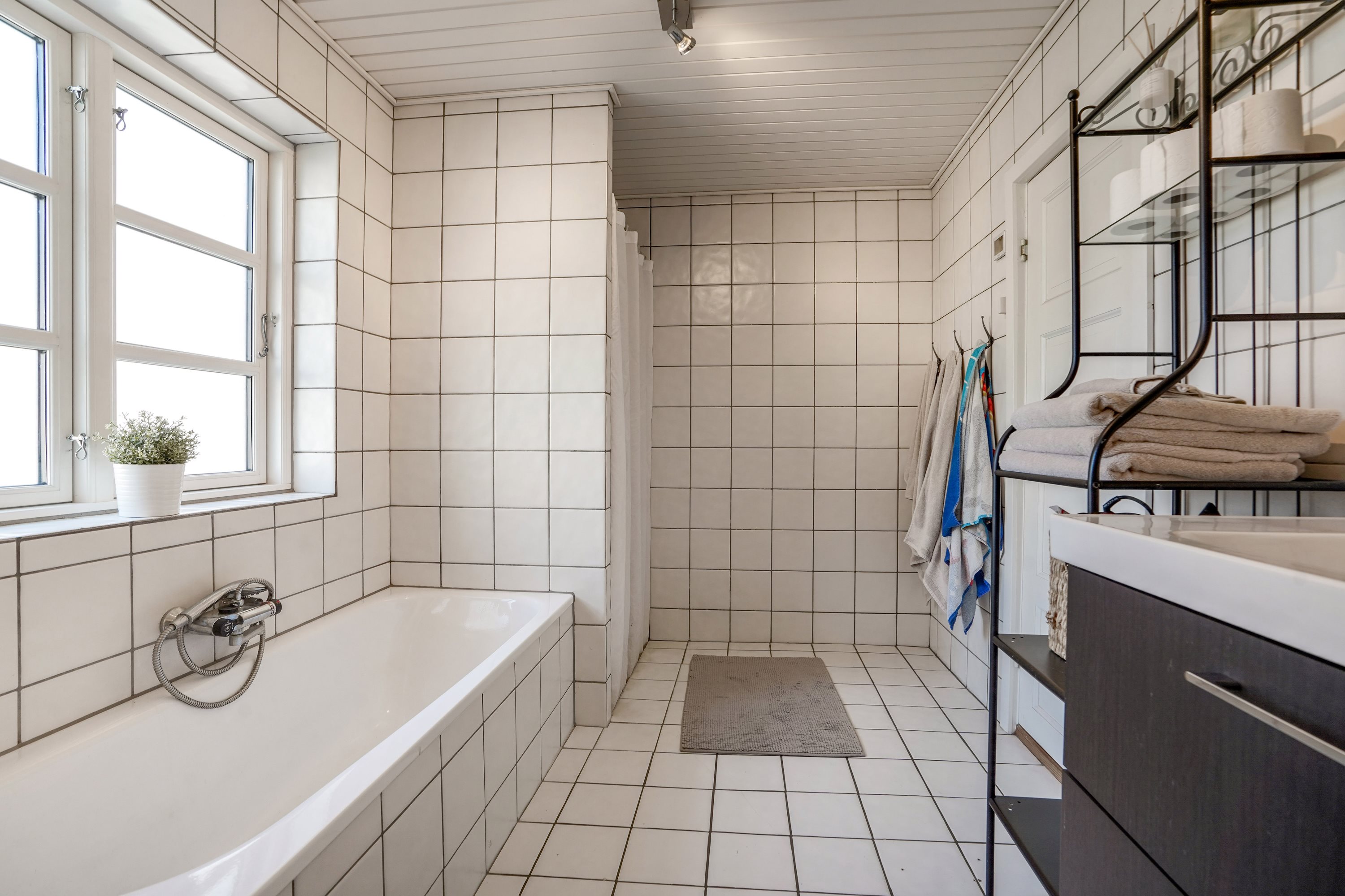 Fremhævet badeværelse billede i fuldskærmstilstand. Billede af Nybølvej 16, Vejlby, 5500 Middelfart