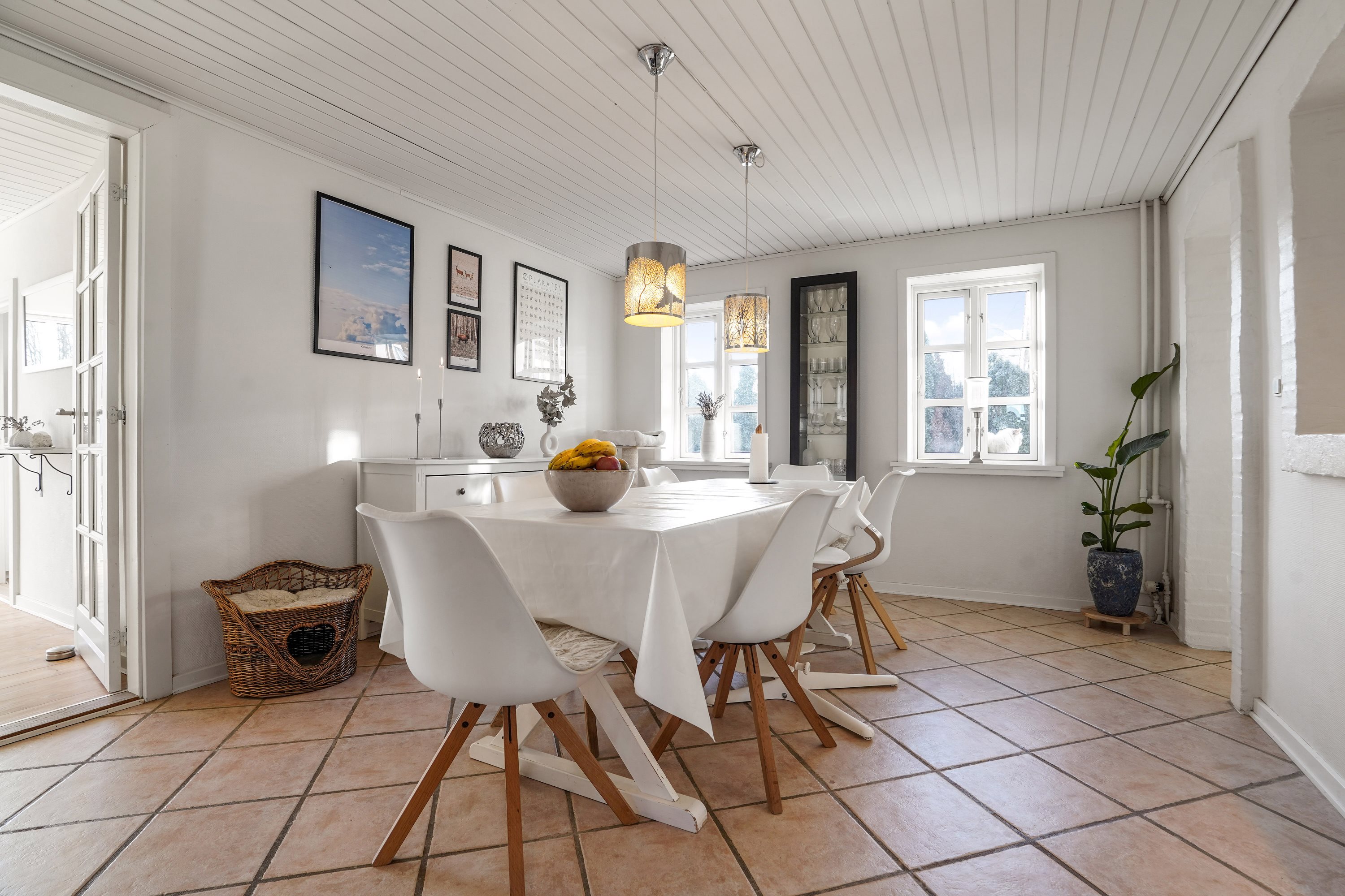 Fremhævet stue billede i fuldskærmstilstand. Billede af Nybølvej 16, Vejlby, 5500 Middelfart