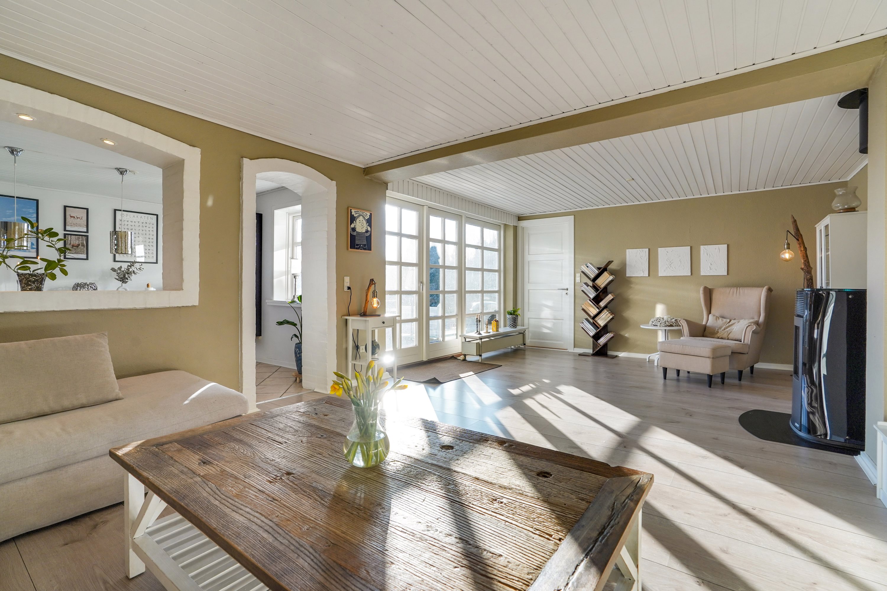 Fremhævet stue billede i fuldskærmstilstand. Billede af Nybølvej 16, Vejlby, 5500 Middelfart