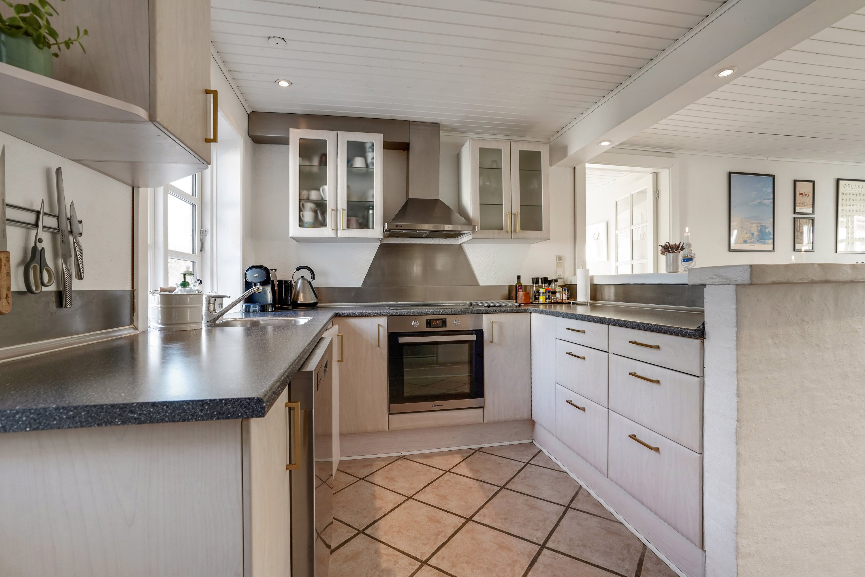 Fremhævet køkken billede i fuldskærmstilstand. Billede af Nybølvej 16, Vejlby, 5500 Middelfart