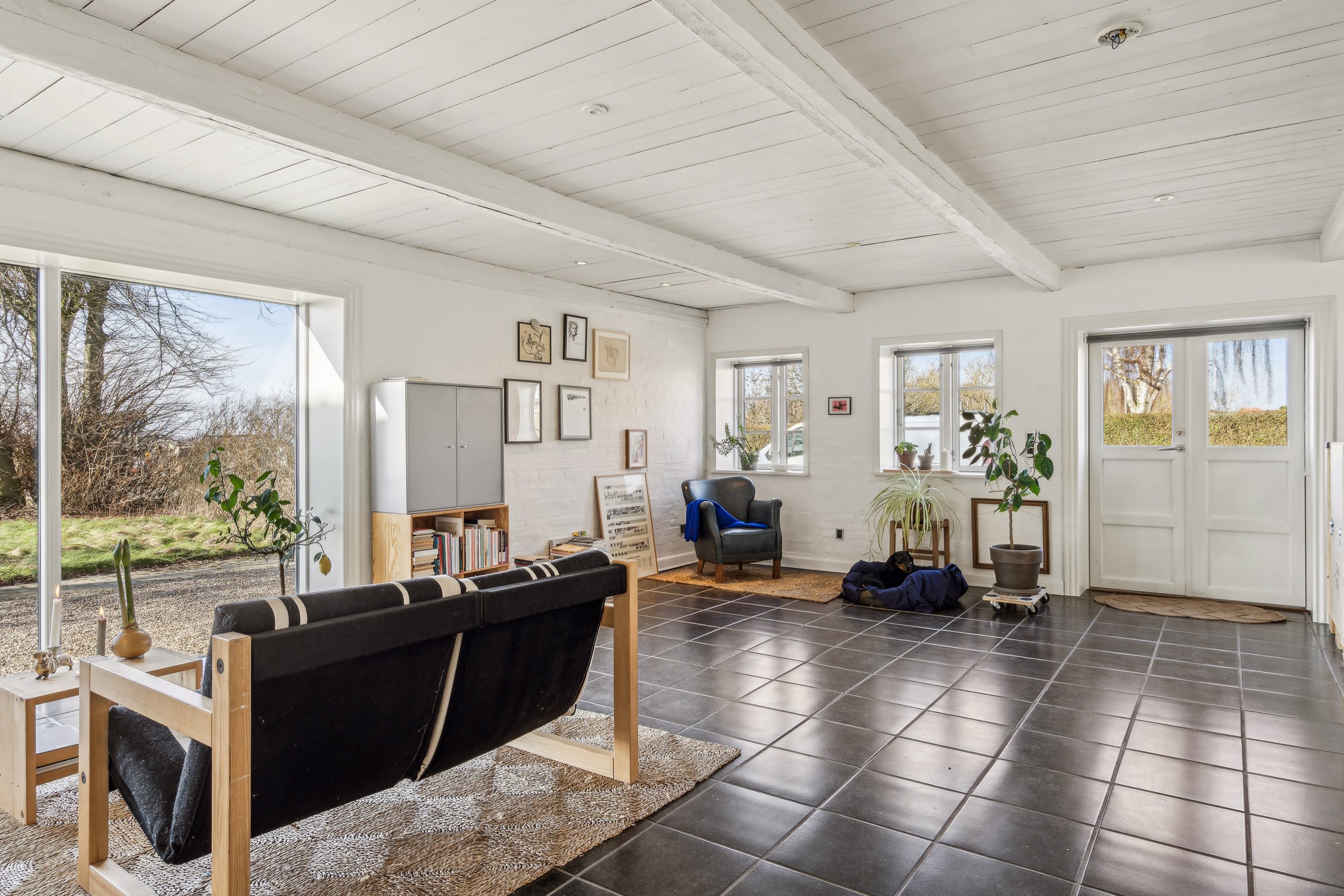 Fremhævet stue billede i fuldskærmstilstand. Billede af Vårøvej 13, Tåsinge, 5700 Svendborg