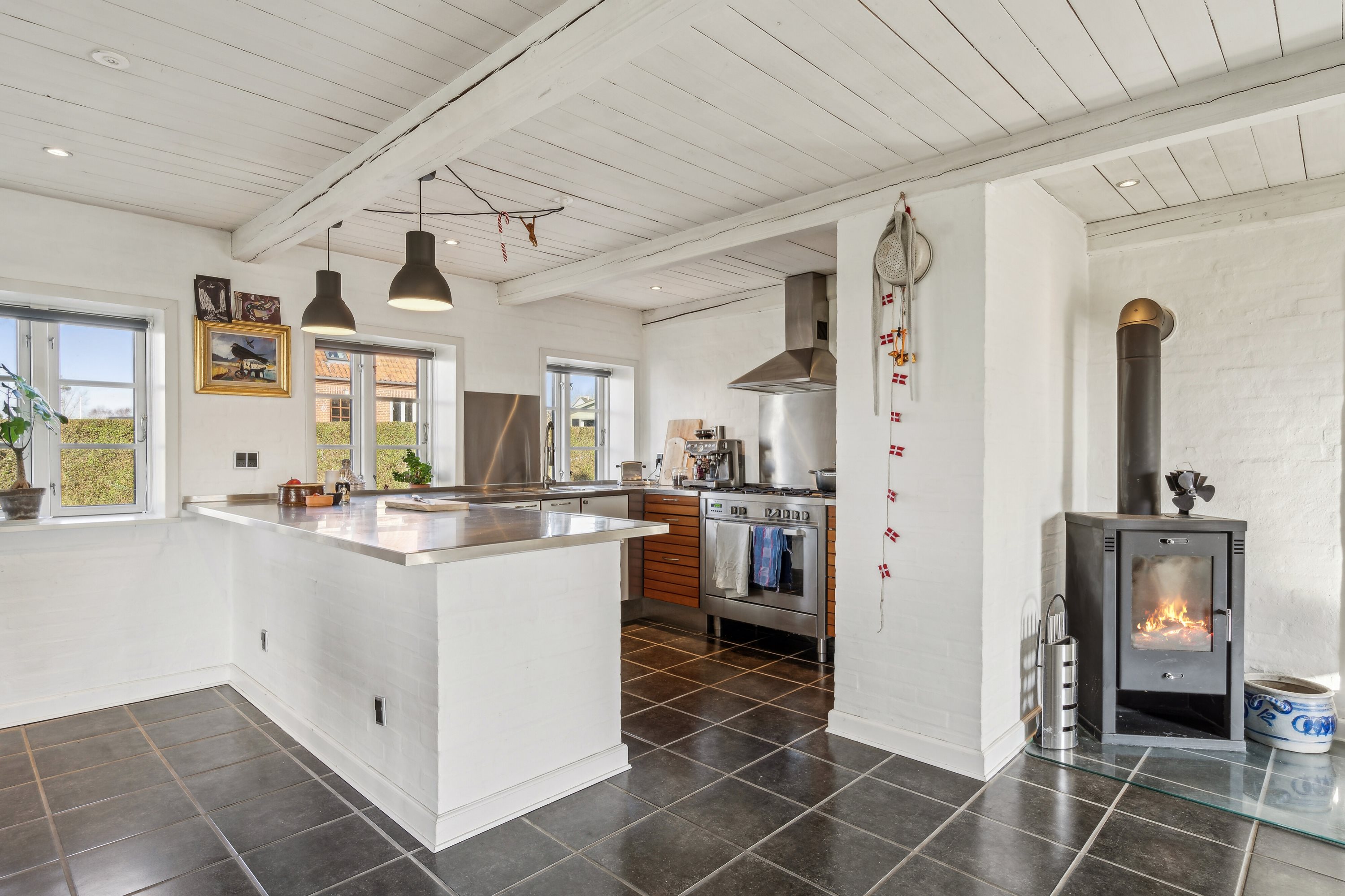 Fremhævet køkken billede i fuldskærmstilstand. Billede af Vårøvej 13, Tåsinge, 5700 Svendborg