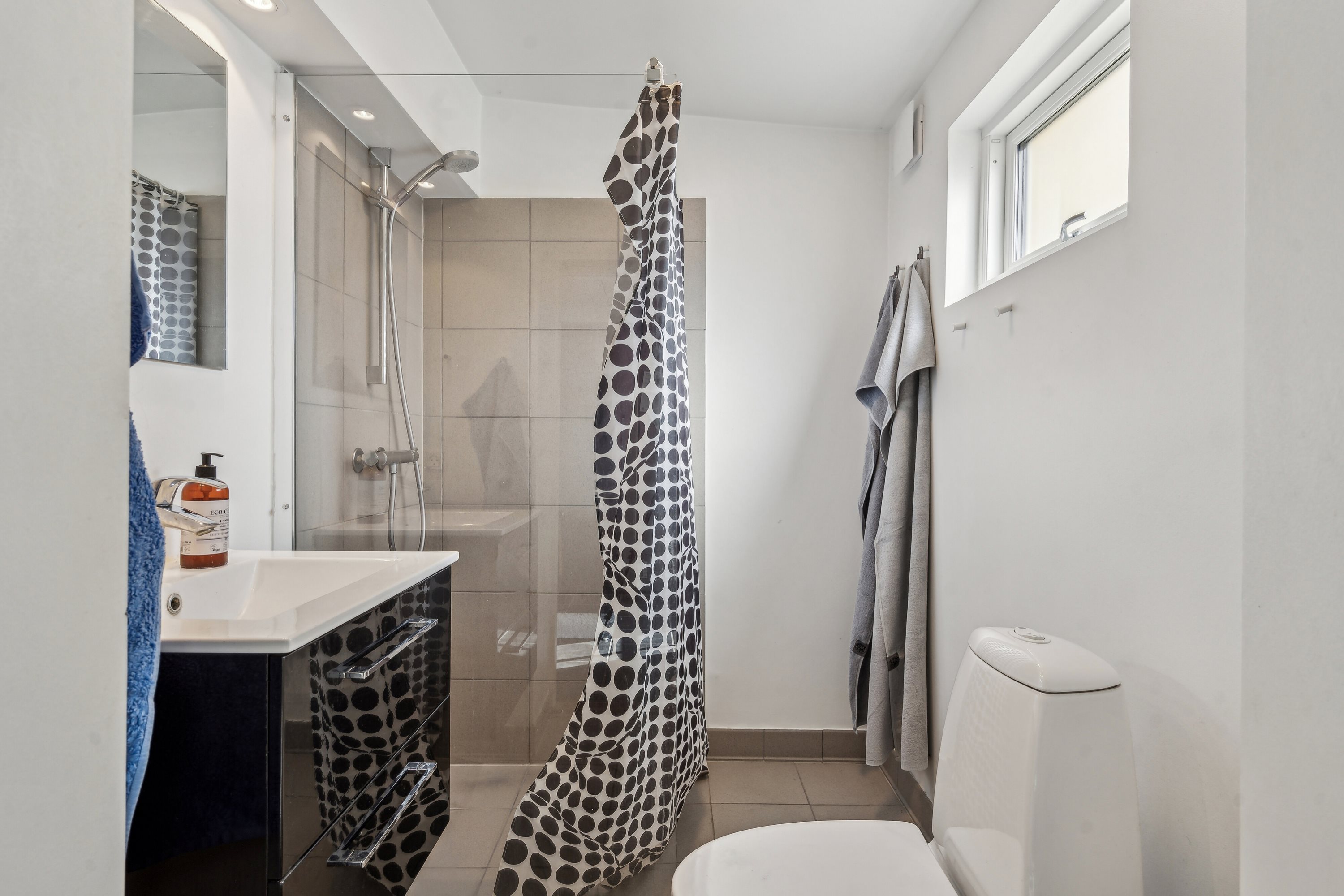 Fremhævet badeværelse billede i fuldskærmstilstand. Billede af Vårøvej 13, Tåsinge, 5700 Svendborg