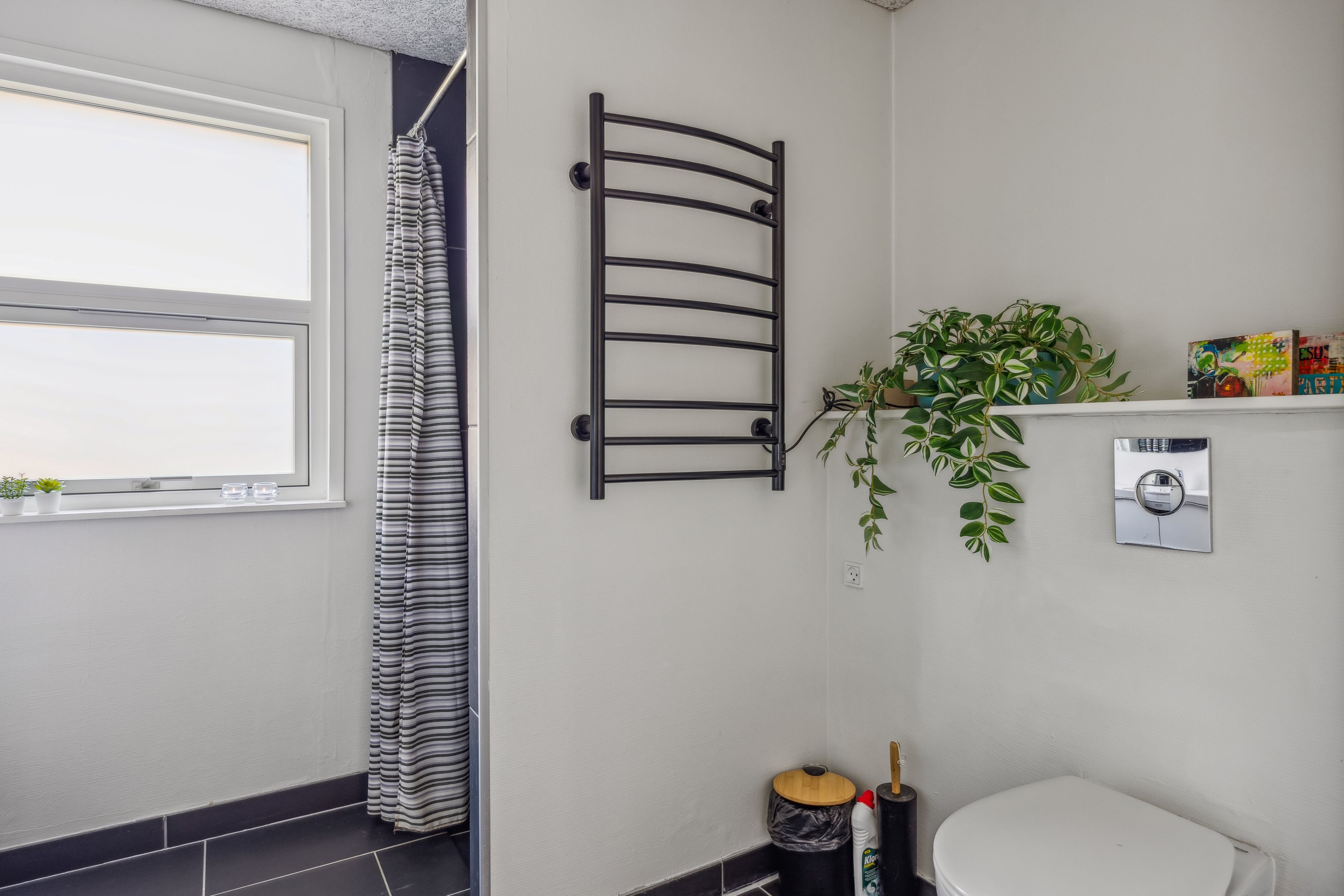 Fremhævet badeværelse billede i fuldskærmstilstand. Billede af Dalvangen 15, Boeslum Bakker, 8400 Ebeltoft