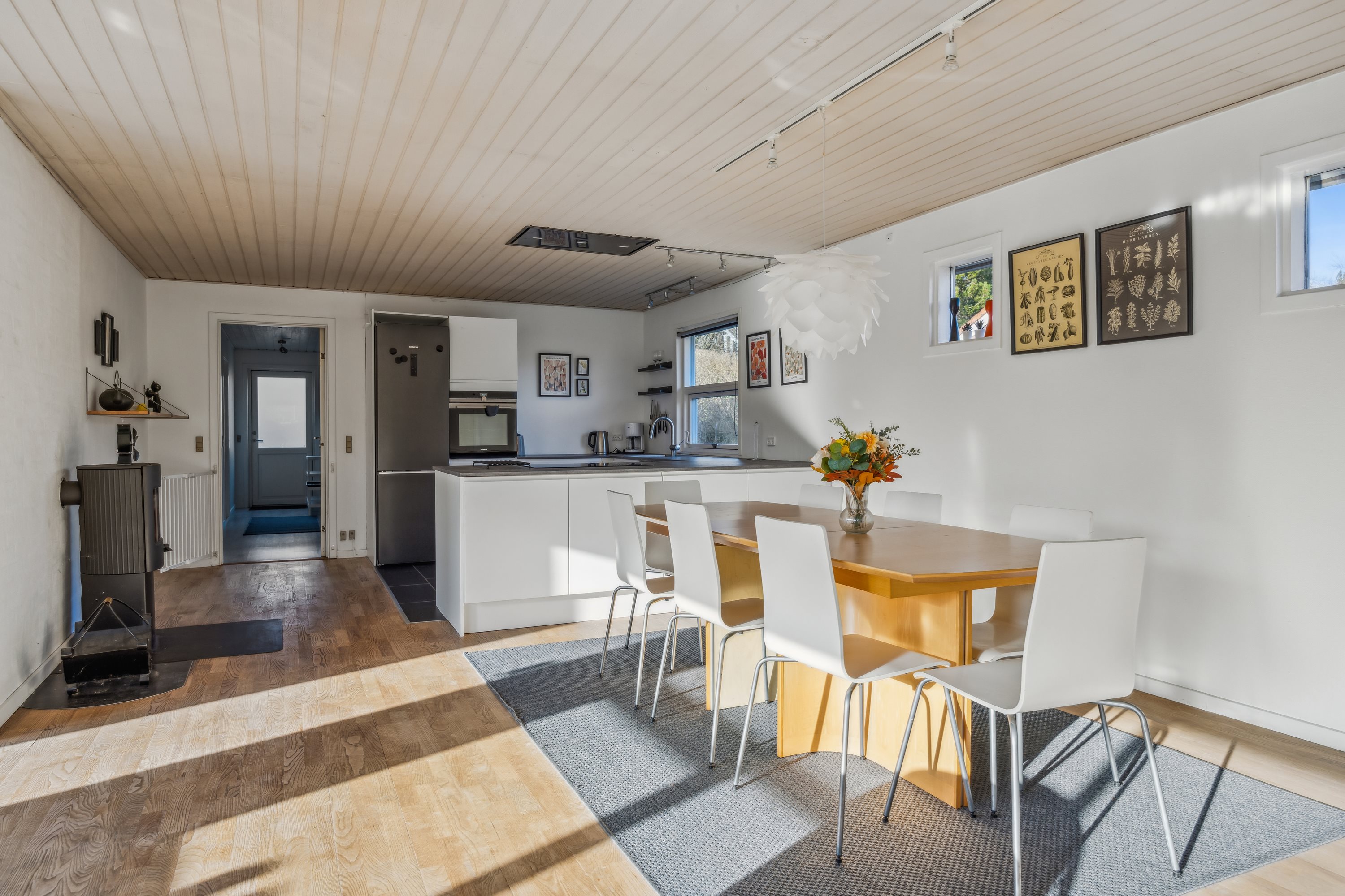 Fremhævet stue billede i fuldskærmstilstand. Billede af Dalvangen 15, Boeslum Bakker, 8400 Ebeltoft