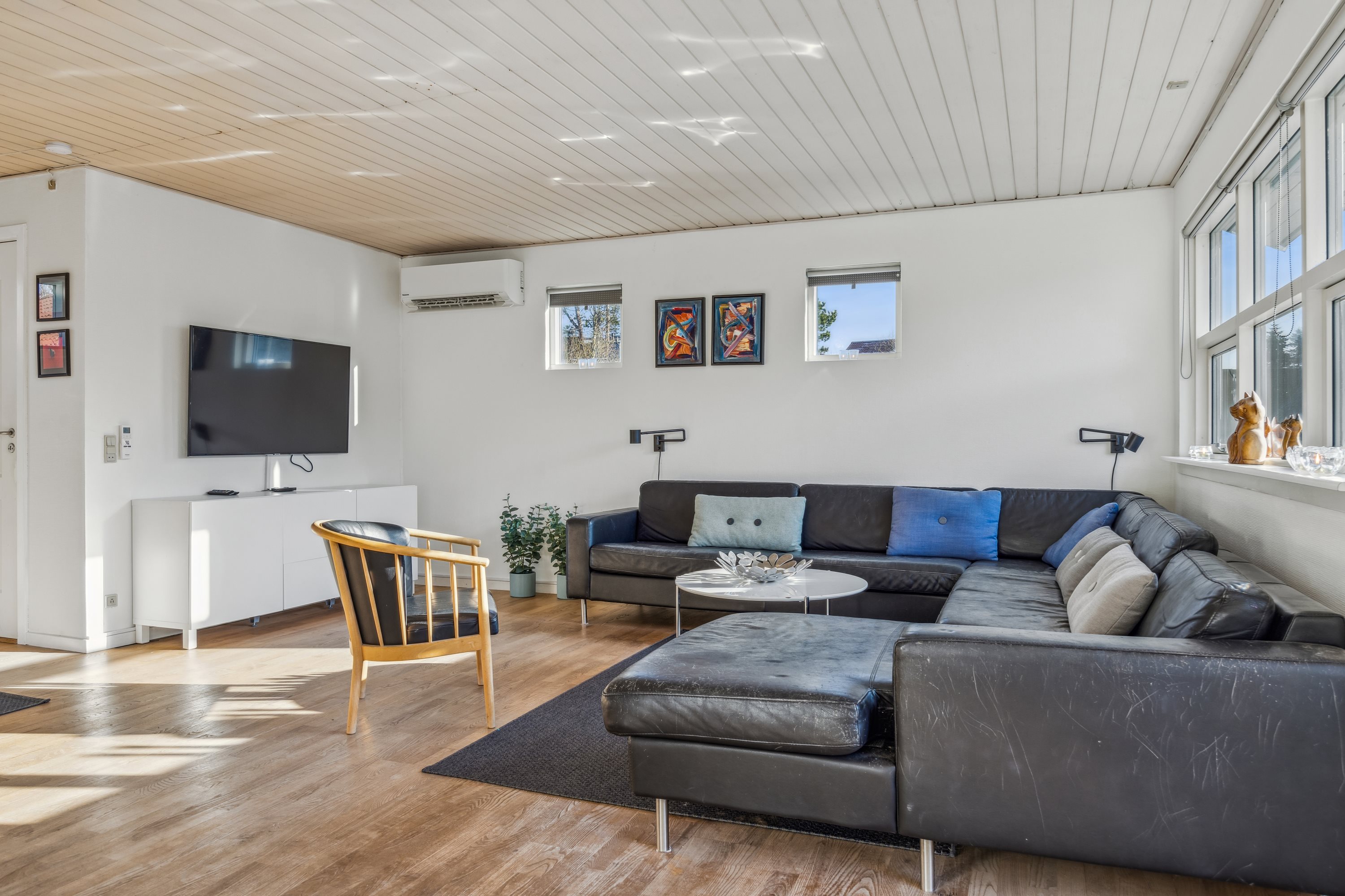 Fremhævet stue billede i fuldskærmstilstand. Billede af Dalvangen 15, Boeslum Bakker, 8400 Ebeltoft