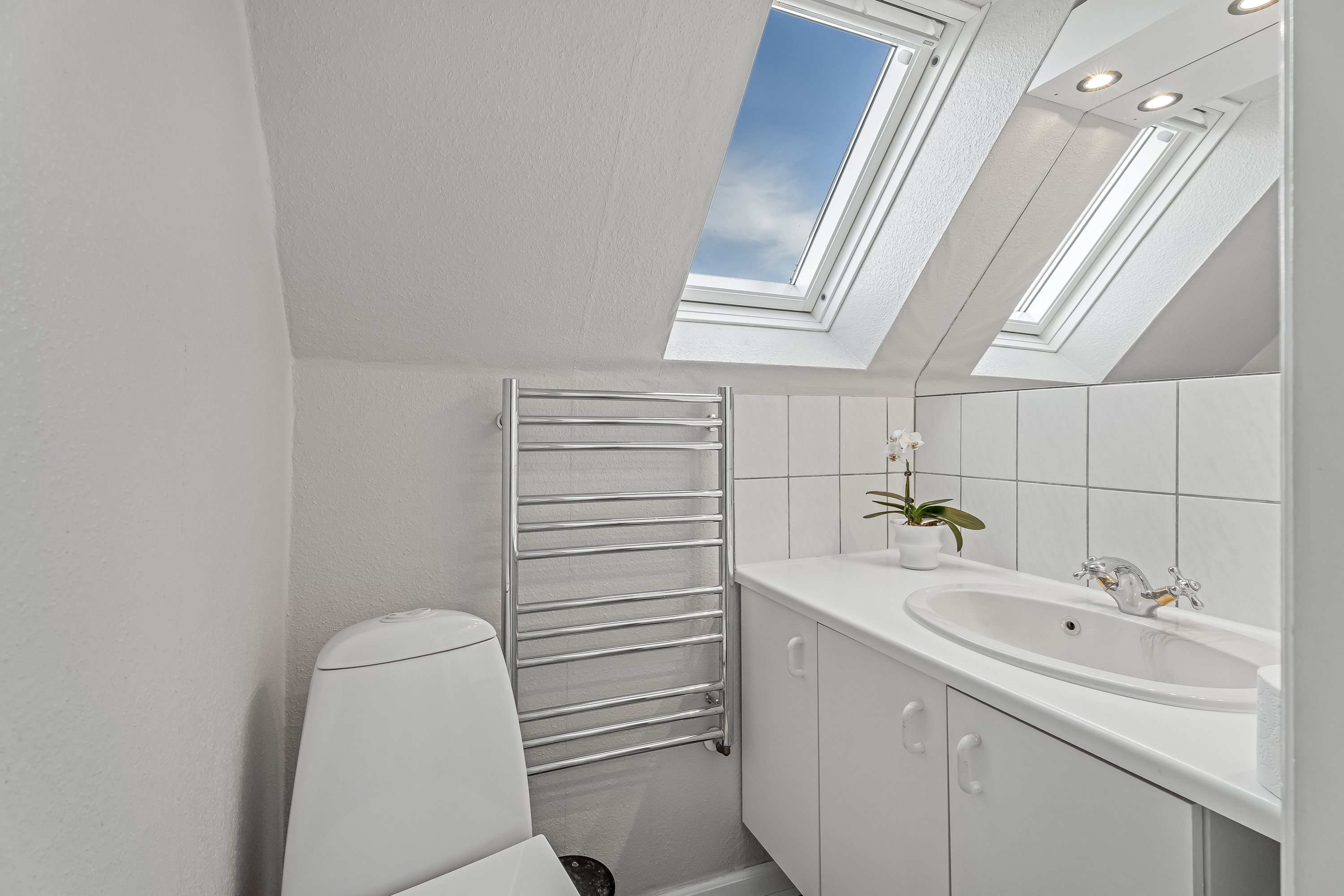 Fremhævet toilet billede i fuldskærmstilstand. Billede af Østervang 31, 4930 Maribo