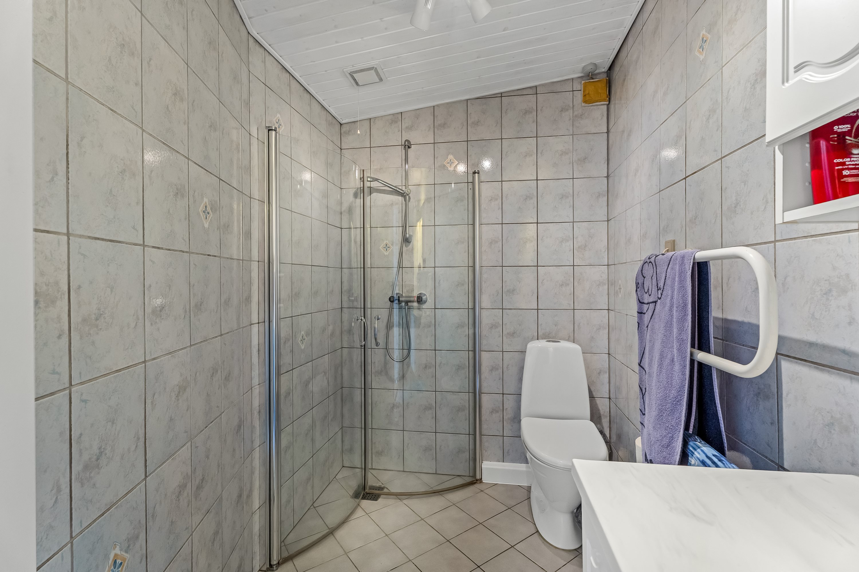 Fremhævet badeværelse billede i fuldskærmstilstand. Billede af Østervang 31, 4930 Maribo