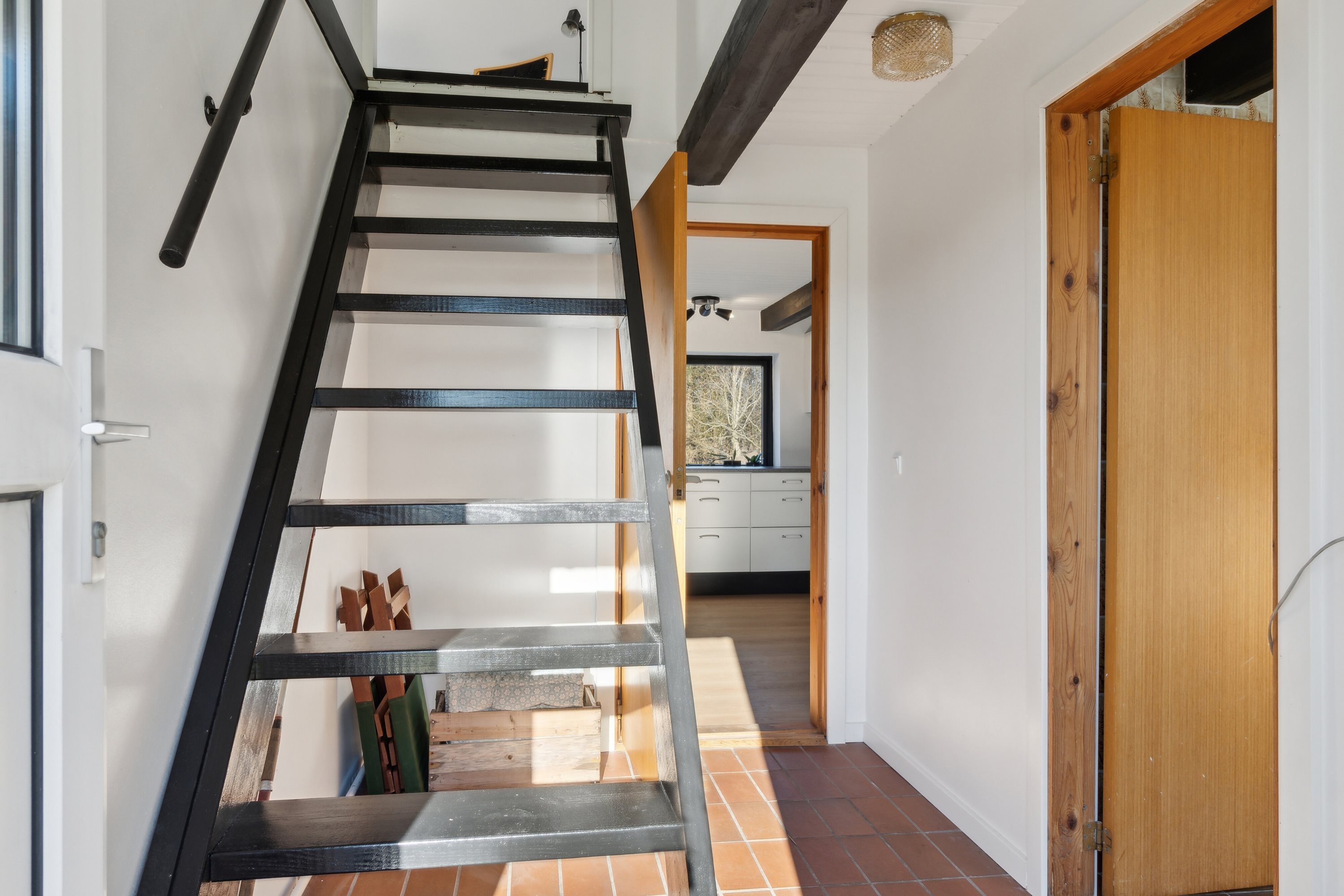 Fremhævet trappe billede i fuldskærmstilstand. Billede af Tverstedvej 25, Uggerby, 9800 Hjørring