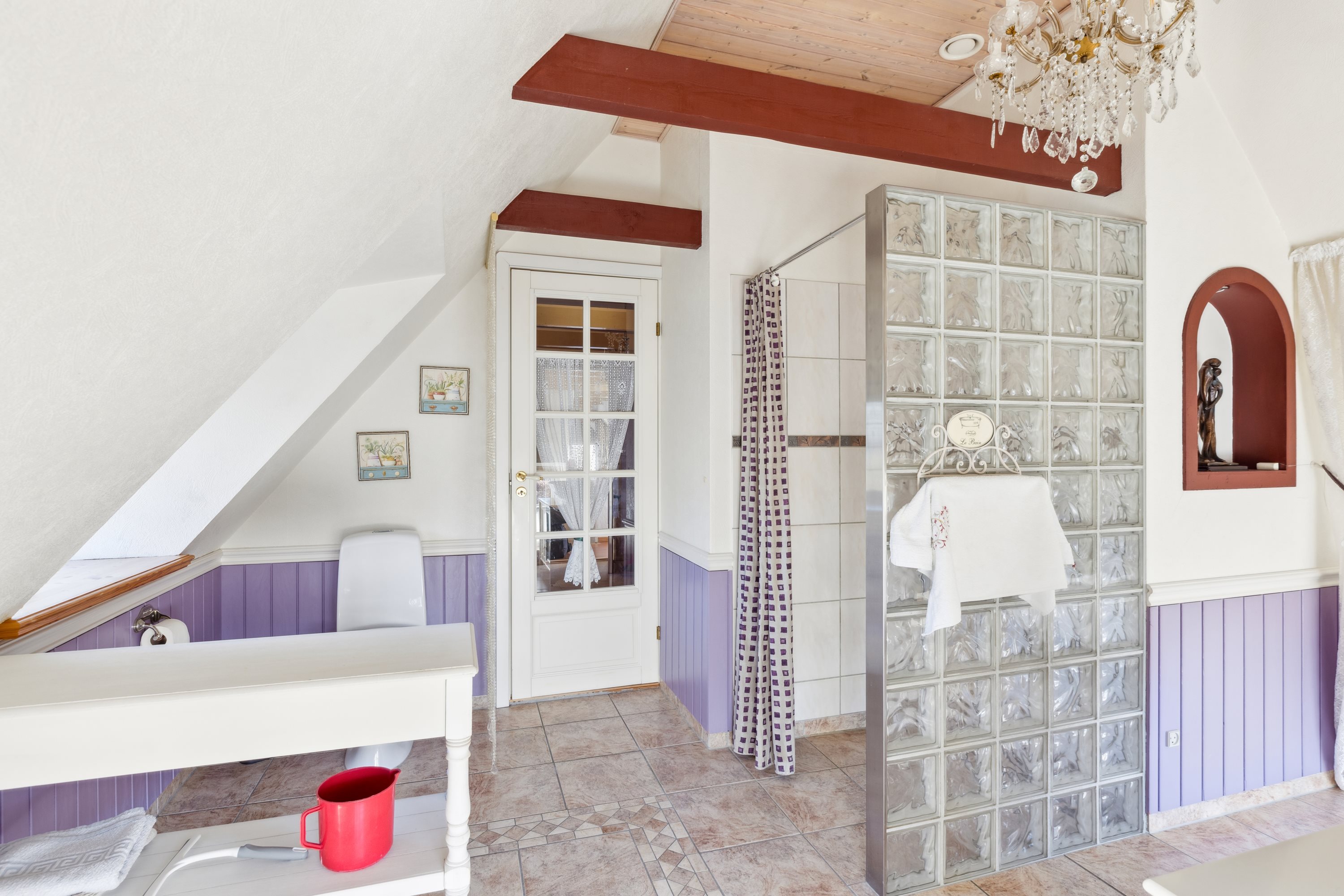 Fremhævet badeværelse billede i fuldskærmstilstand. Billede af Nørre Kettingskov 5, 6440 Augustenborg