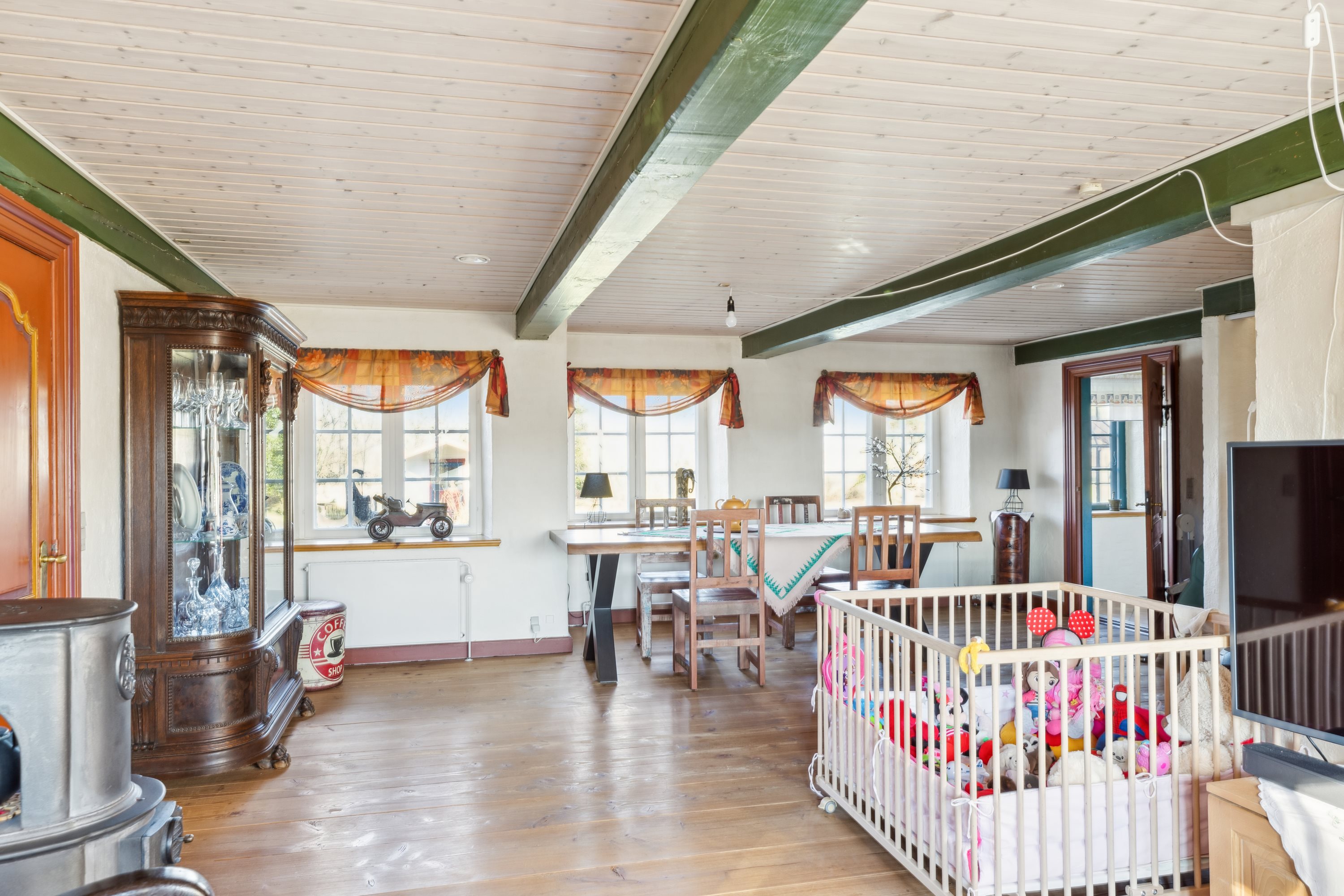 Fremhævet stue billede i fuldskærmstilstand. Billede af Nørre Kettingskov 5, 6440 Augustenborg