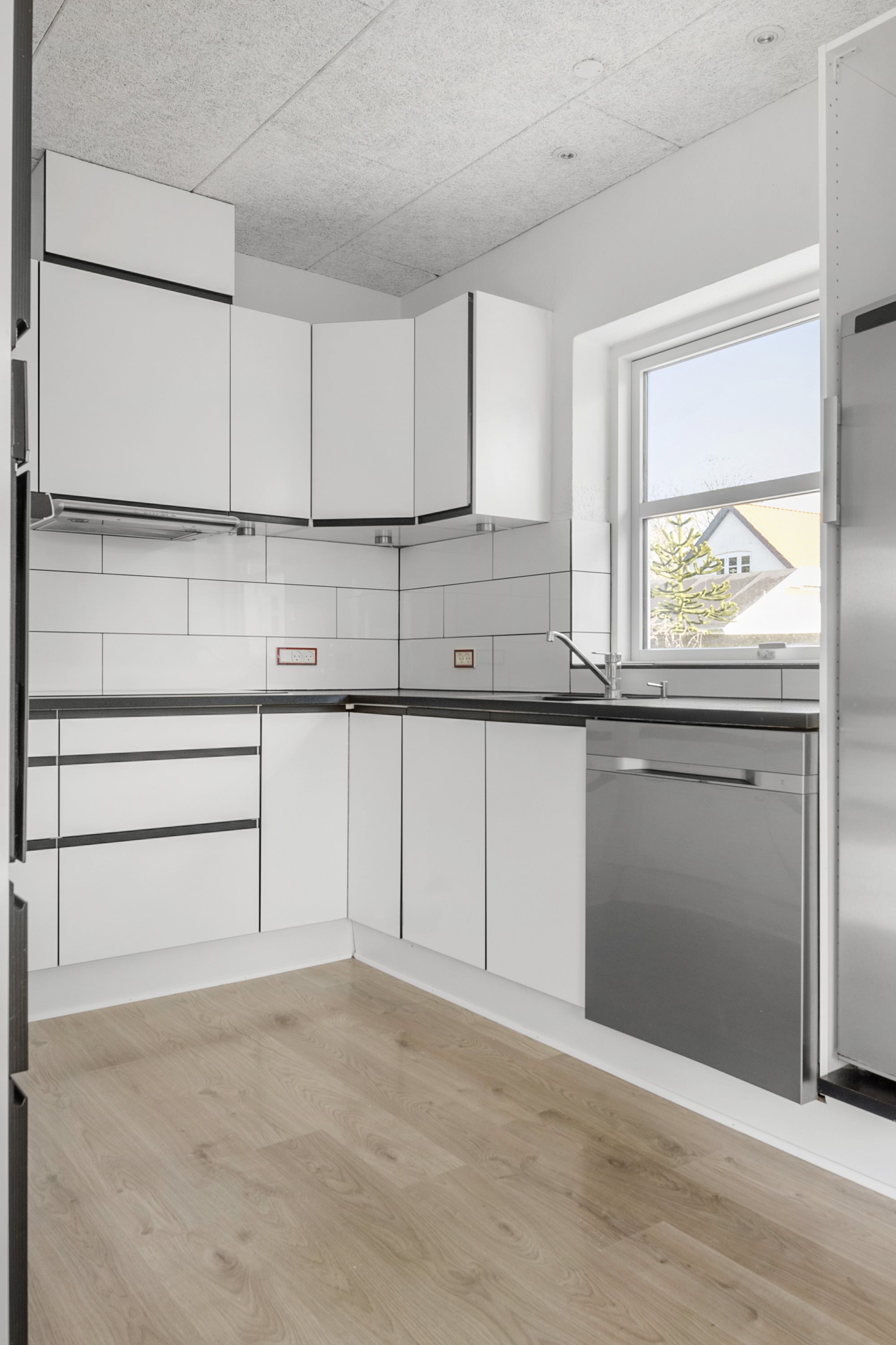 Fremhævet køkken billede i fuldskærmstilstand. Billede af Hesselbjergvej 14, Boulstrup, 8300 Odder