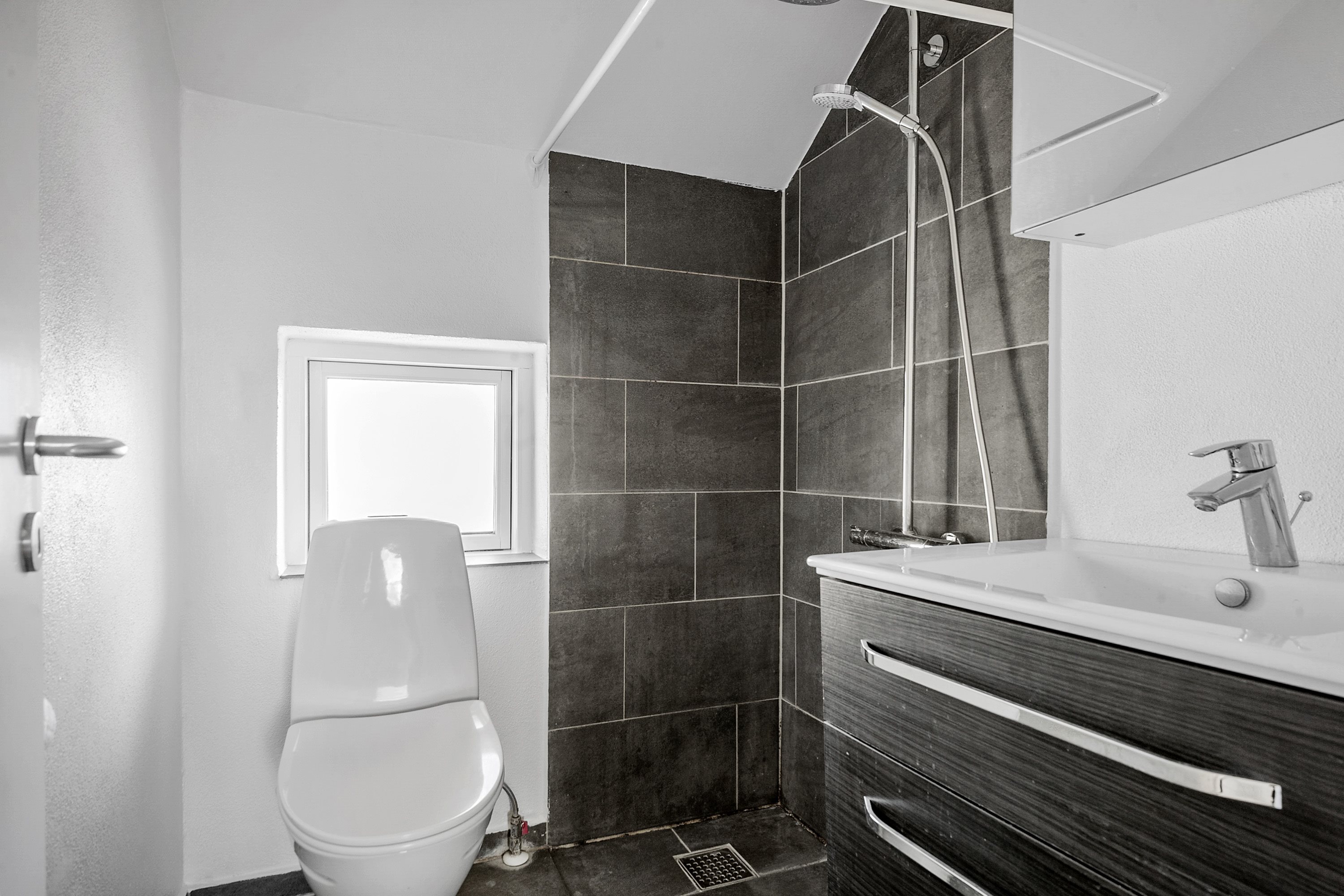 Fremhævet badeværelse billede i fuldskærmstilstand. Billede af Hesselbjergvej 14, Boulstrup, 8300 Odder