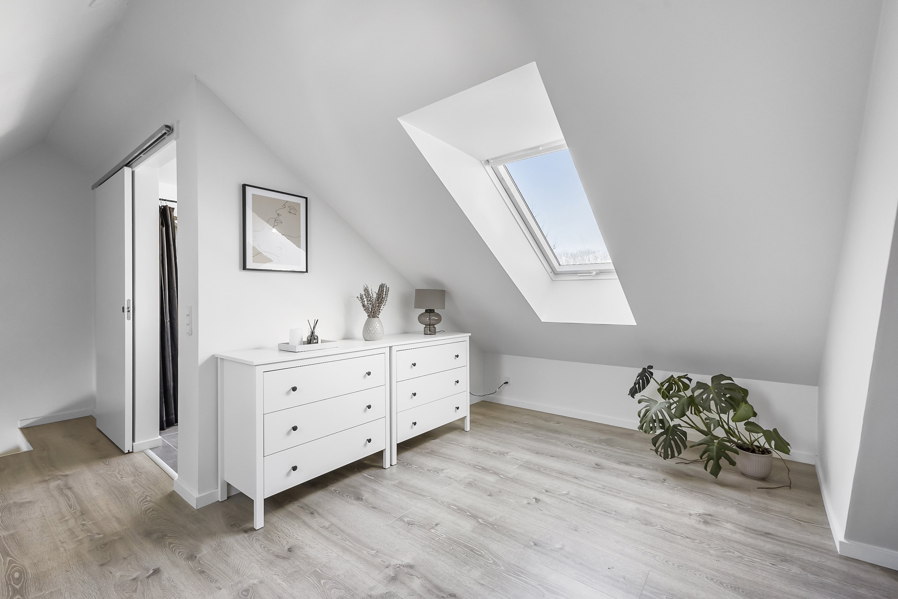 Fremhævet soveværelse billede i fuldskærmstilstand. Billede af Foerlev Møllevej 37, Mesing, 8660 Skanderborg