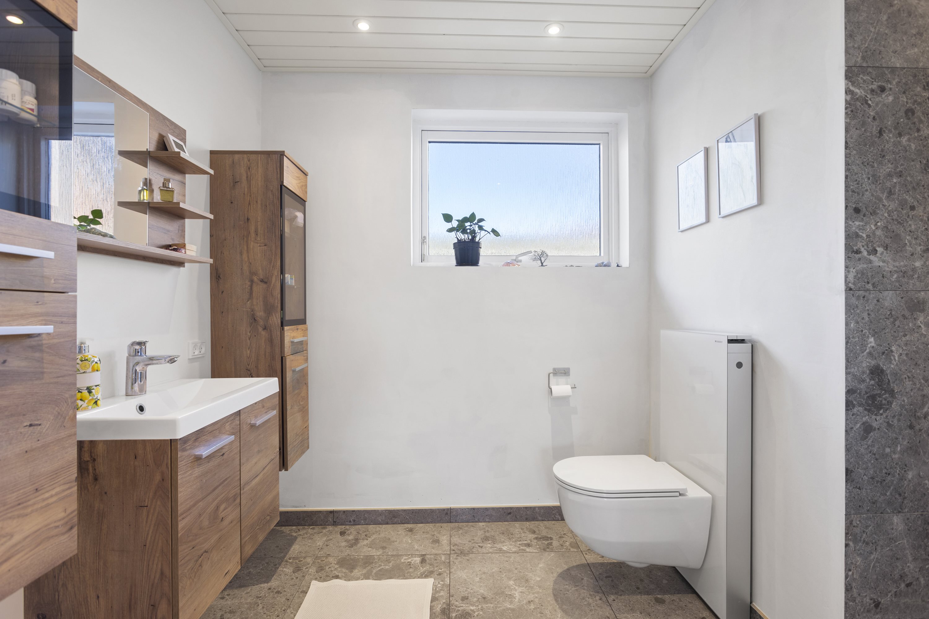 Fremhævet badeværelse billede i fuldskærmstilstand. Billede af Ørnevej 47, 9900 Frederikshavn