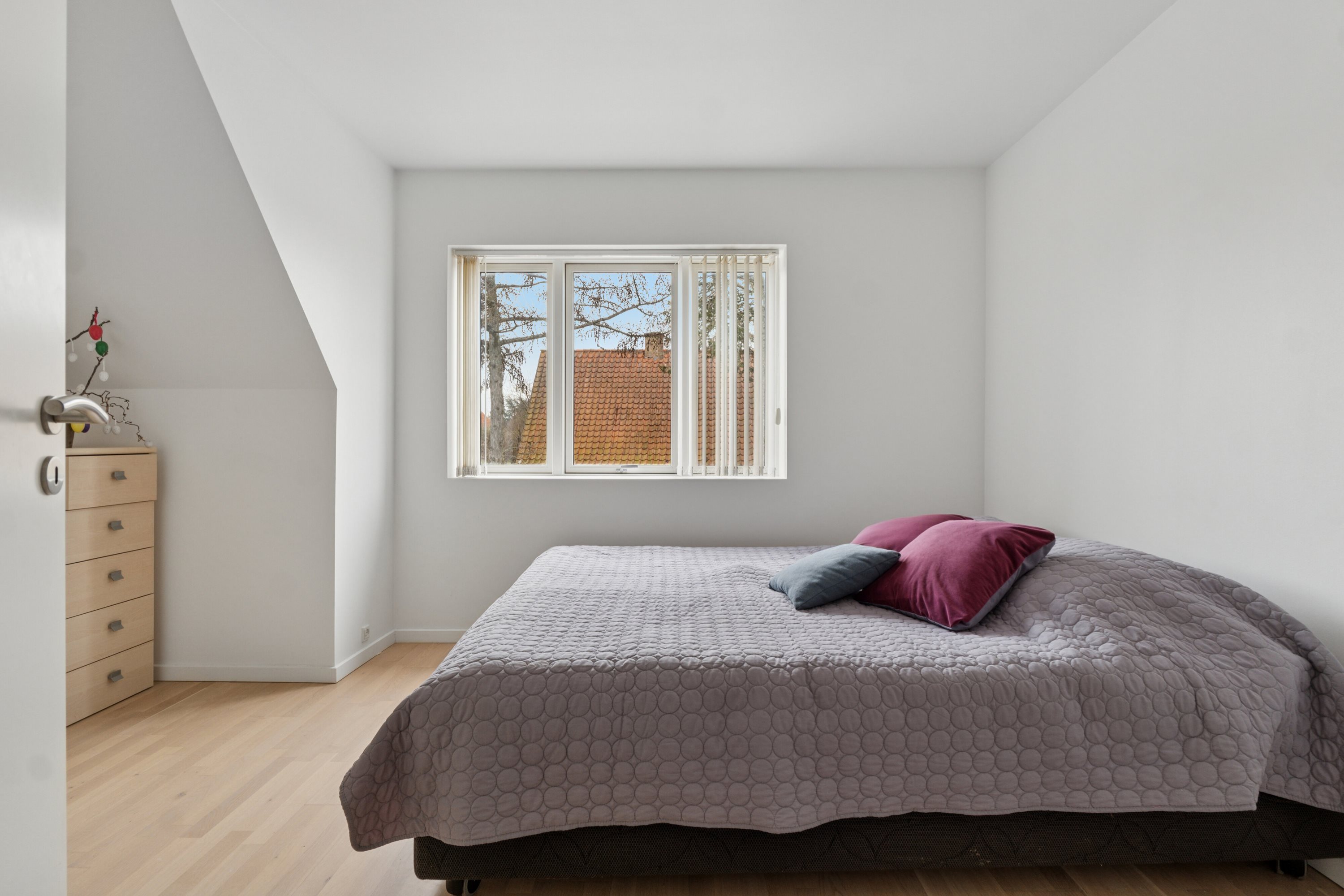 Fremhævet soveværelse billede i fuldskærmstilstand. Billede af Brickasvej 12, 3400 Hillerød