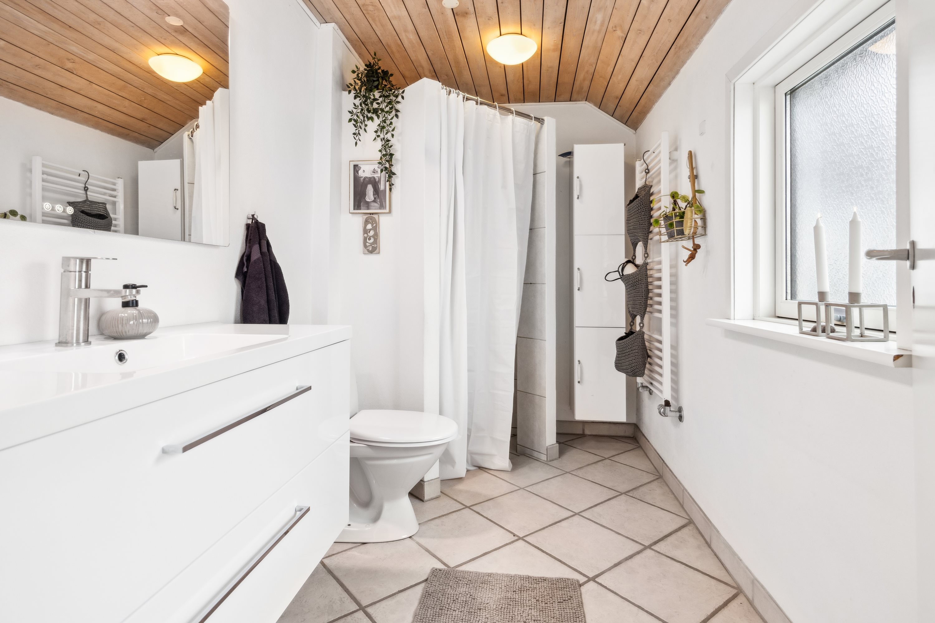 Fremhævet badeværelse billede i fuldskærmstilstand. Billede af Kvorupvej 161, 9490 Pandrup