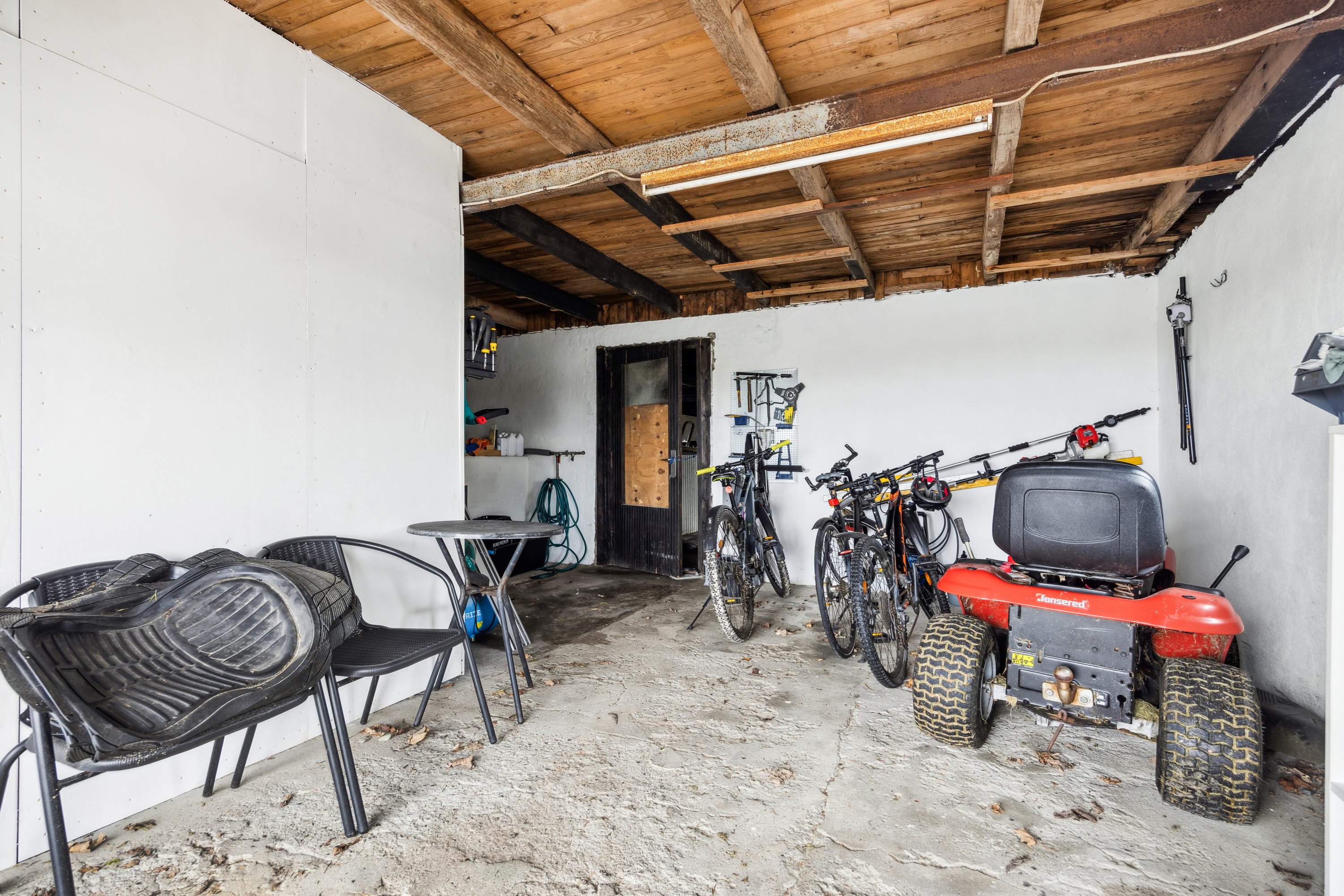 Fremhævet garage billede i fuldskærmstilstand. Billede af Kvorupvej 161, 9490 Pandrup