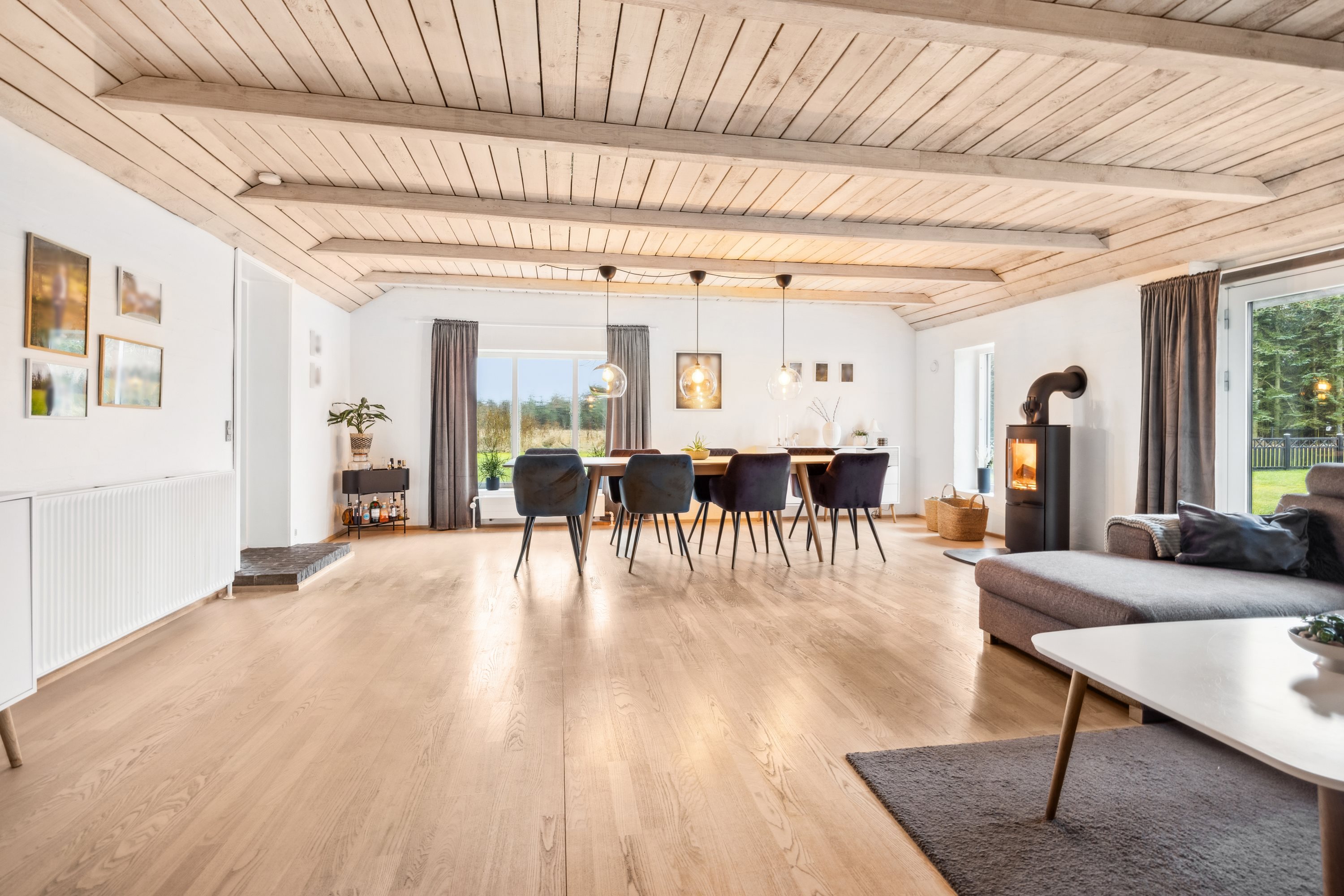 Fremhævet stue billede i fuldskærmstilstand. Billede af Kvorupvej 161, 9490 Pandrup