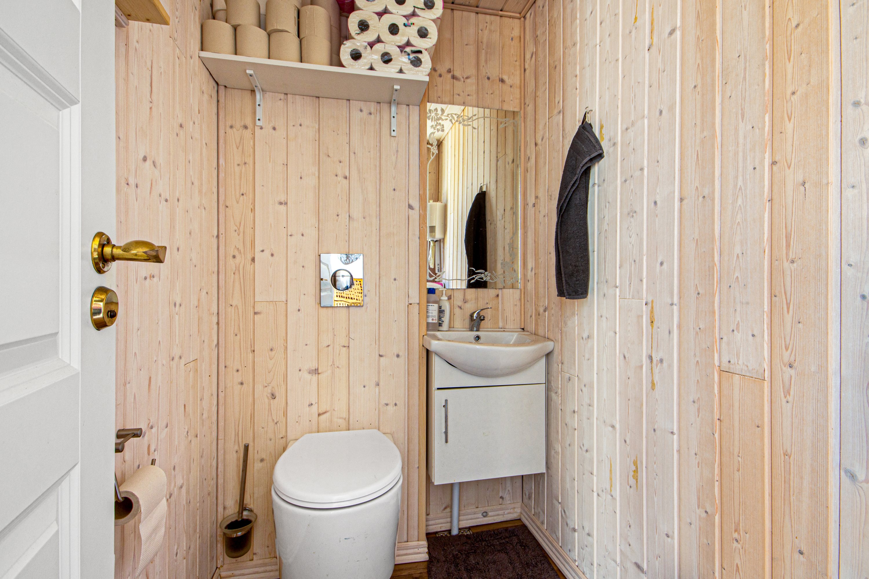 Fremhævet toilet billede i fuldskærmstilstand. Billede af Rådhusstræde 9, 4970 Rødby