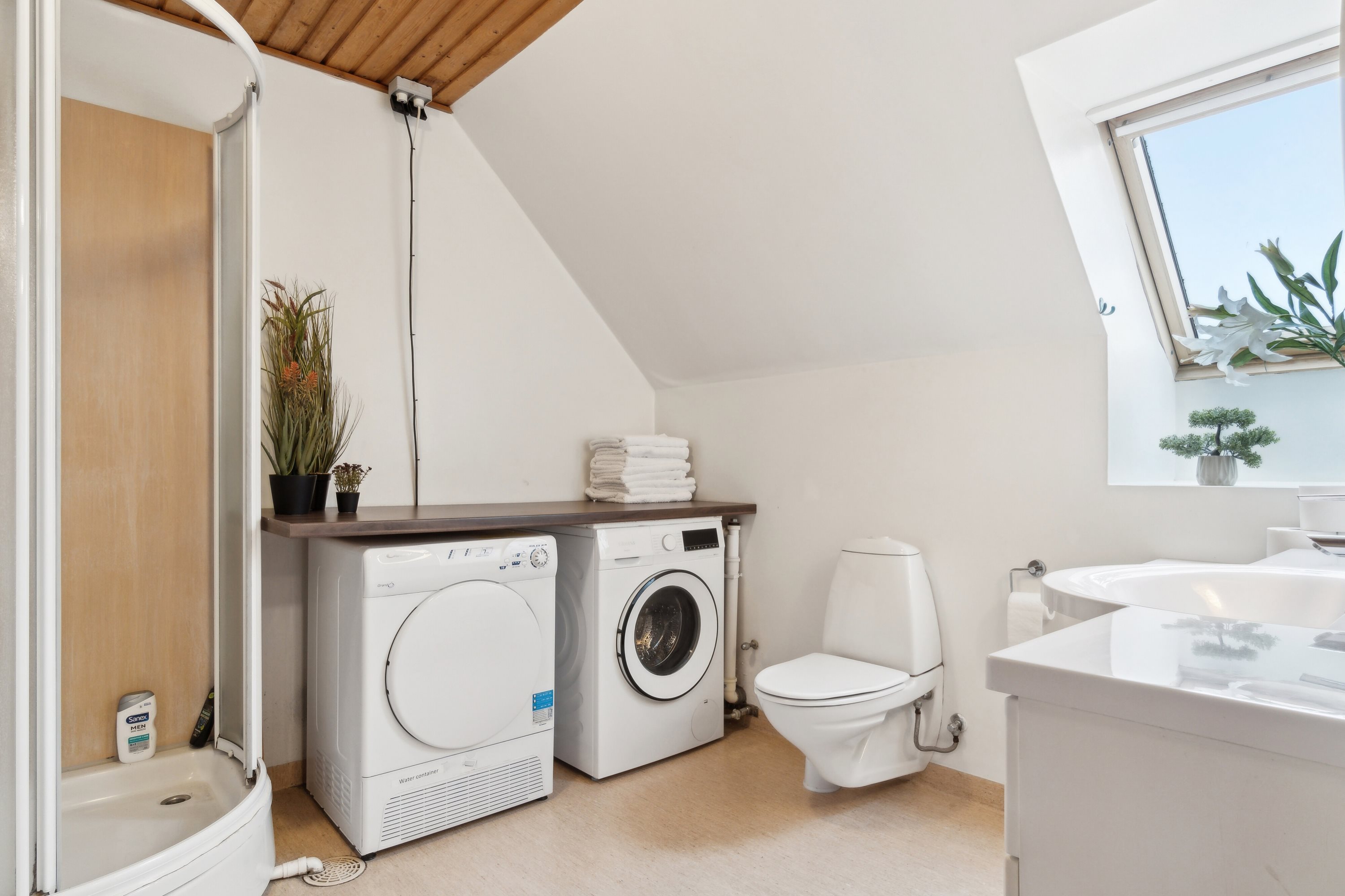 Fremhævet badeværelse billede i fuldskærmstilstand. Billede af Holmevej 5, 4390 Vipperød