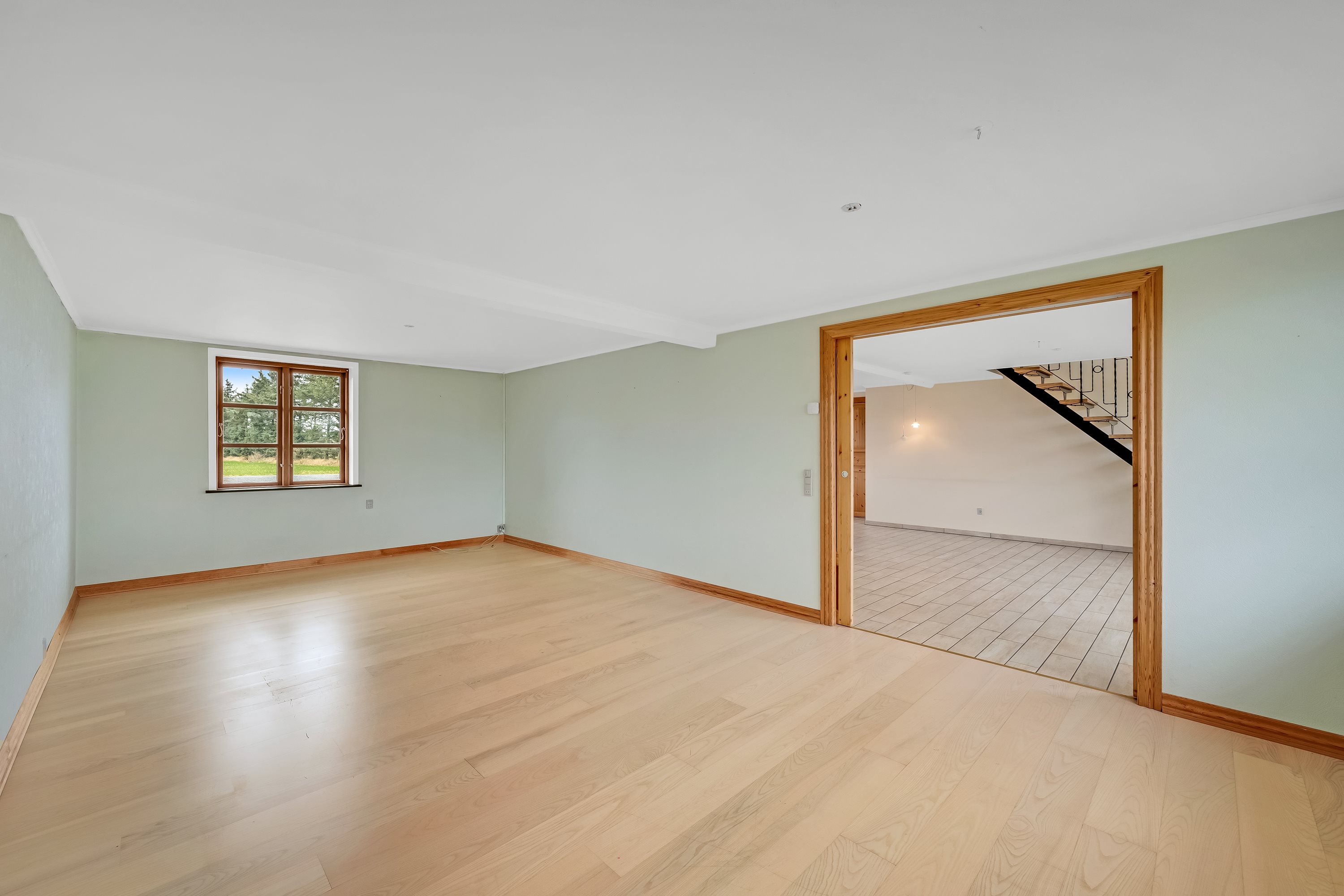 Fremhævet stue billede i fuldskærmstilstand. Billede af Landevejen 73, Døstrup, 6780 Skærbæk