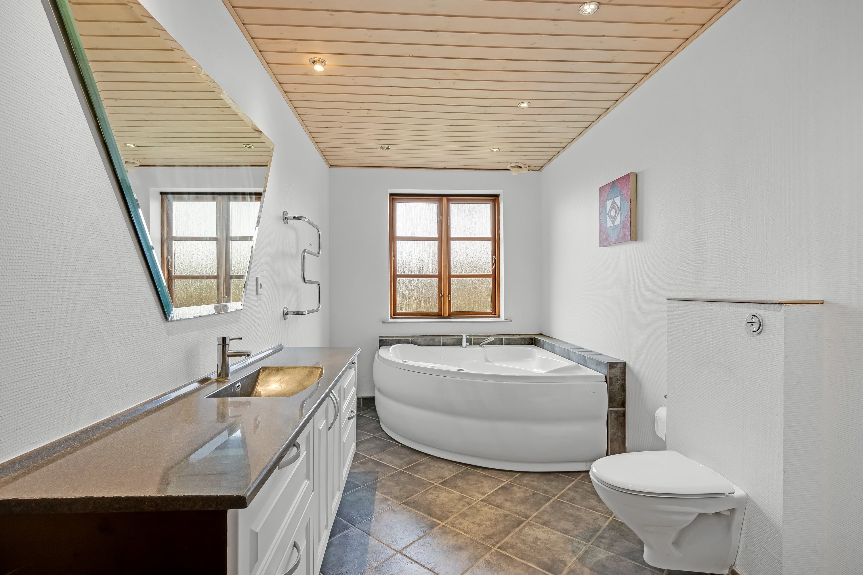 Fremhævet badeværelse billede i fuldskærmstilstand. Billede af Landevejen 73, Døstrup, 6780 Skærbæk